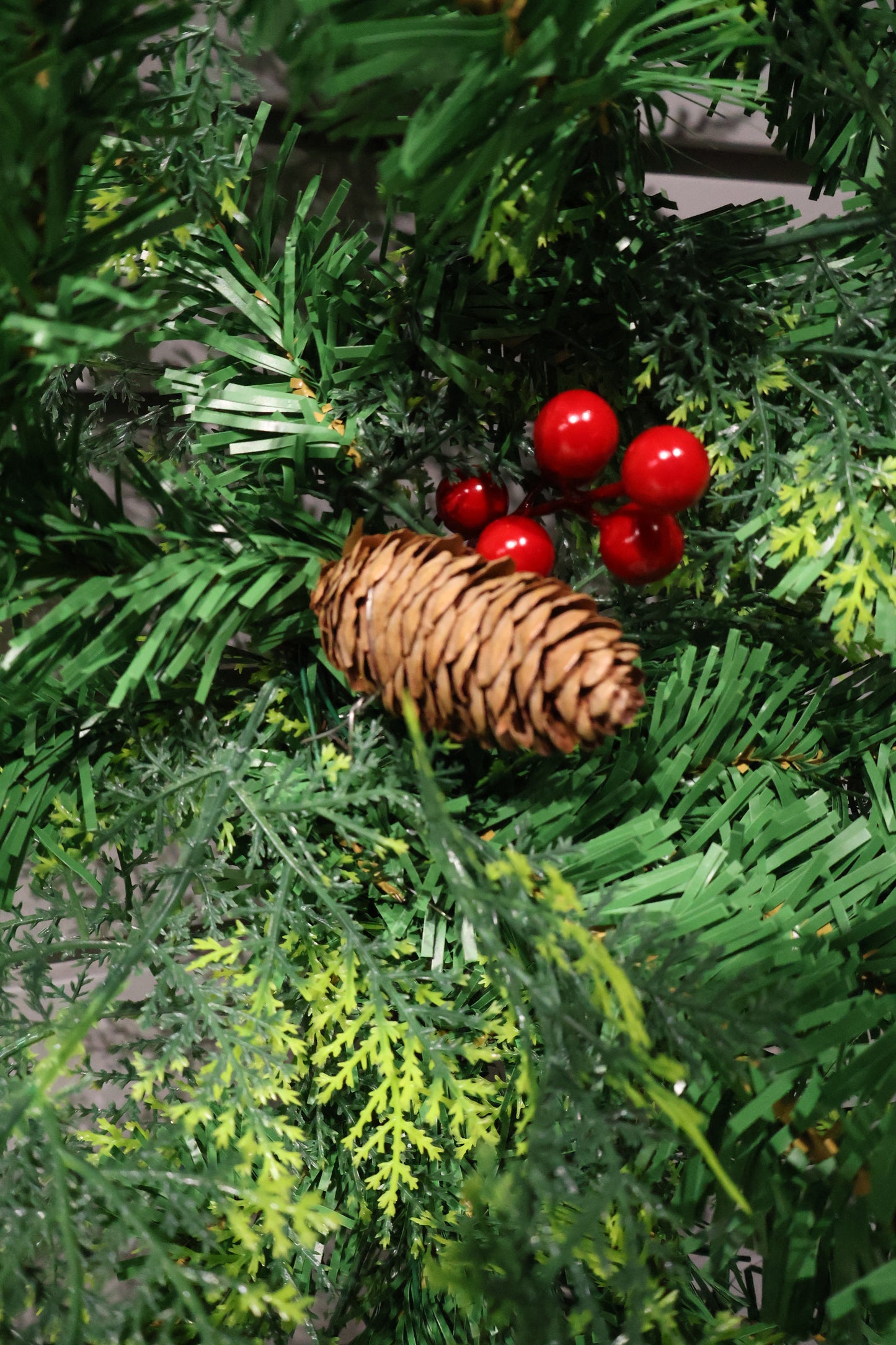 AG-79 | Artificial Pine Garland – 106" (270 cm), 264 Tips, Natural Finish