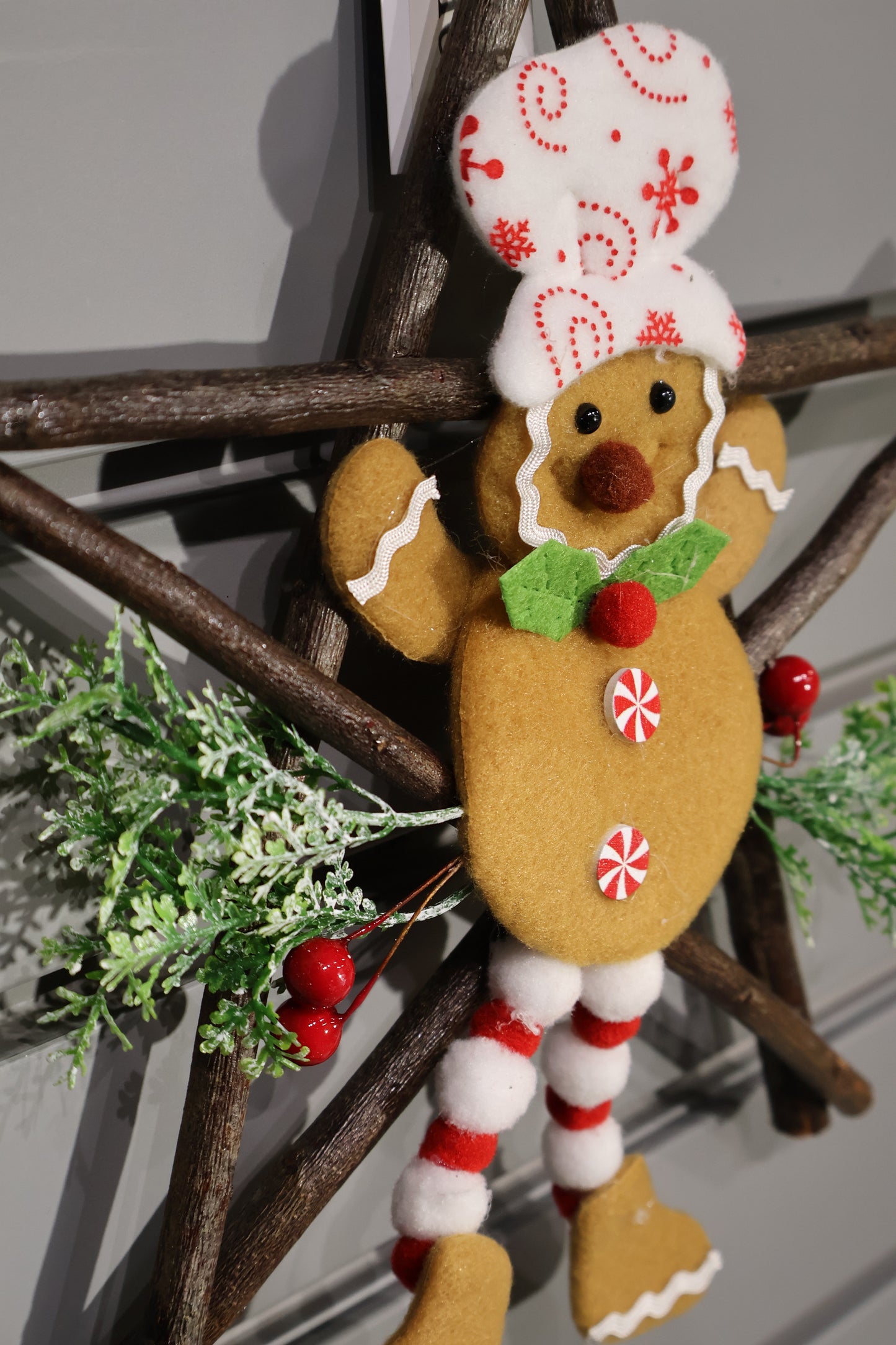 AG-24 | Christmas Ornament – Gingerbread Design with Wooden Star, 11.0" × 11.0" (28×28 cm)