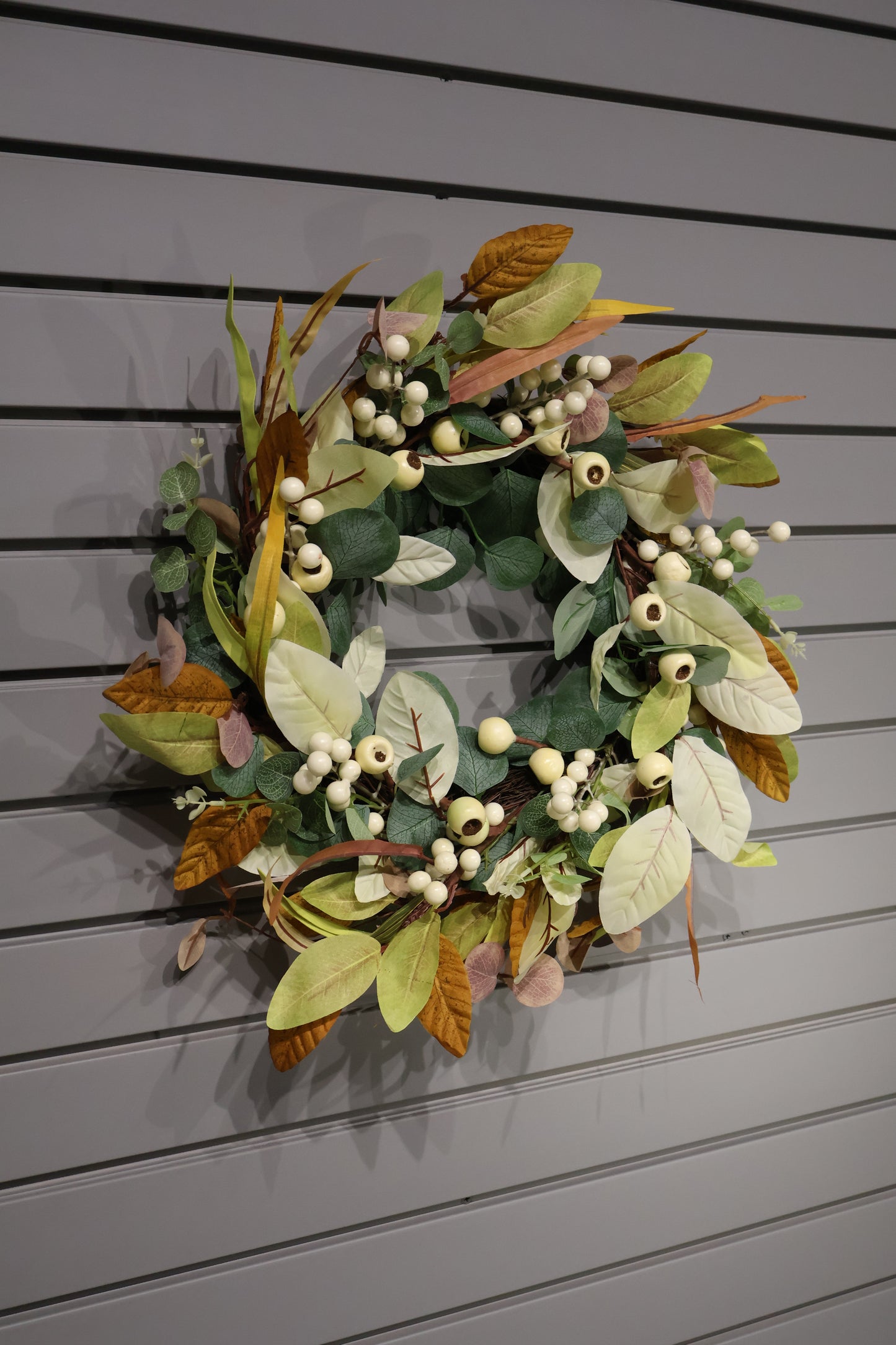 AG-56 | Artificial Eucalyptus Wreath with Cream Berries & Mixed Leaves – 19.7" (50 cm) Diameter