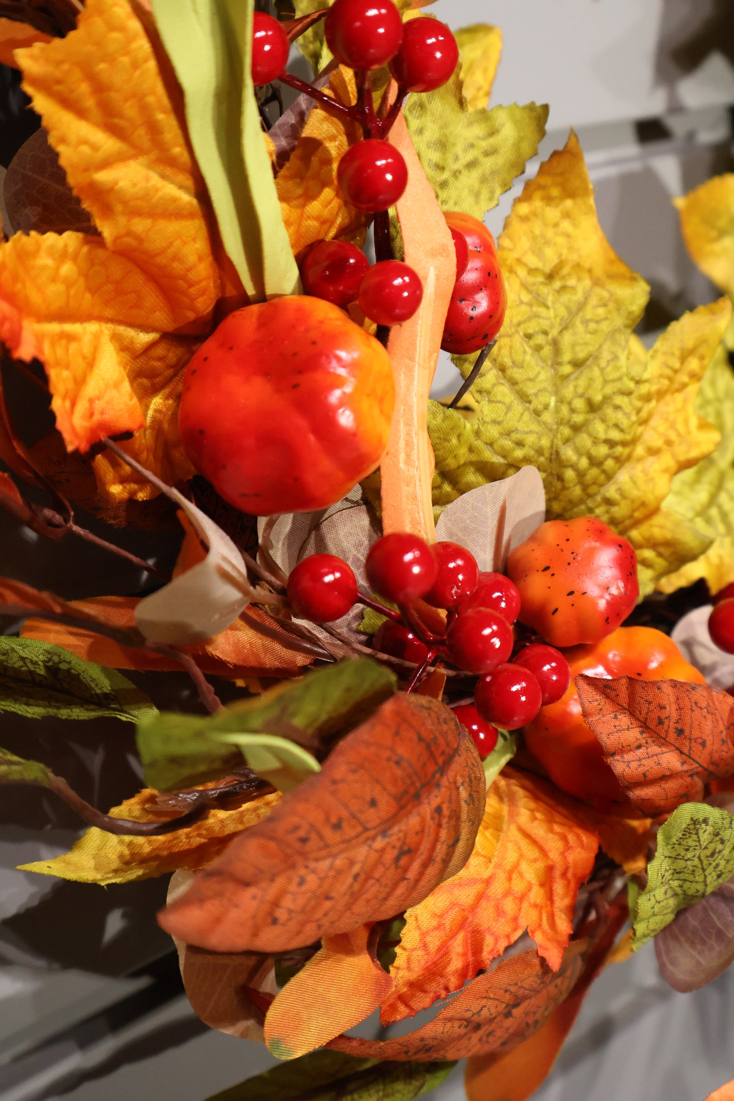 AG-54 | Artificial Autumn Wreath with Maple Leaves, Berries & Mini Pumpkins – 19.7" (50 cm) Diameter