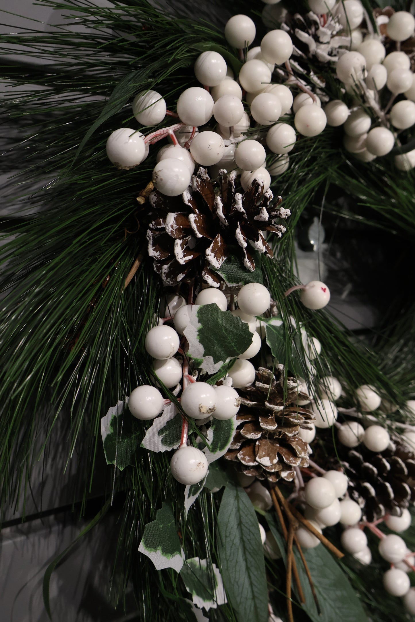 AG-39 | Artificial Christmas Wreath with White Berries, Pinecones & Green Foliage – 20" (50 cm)