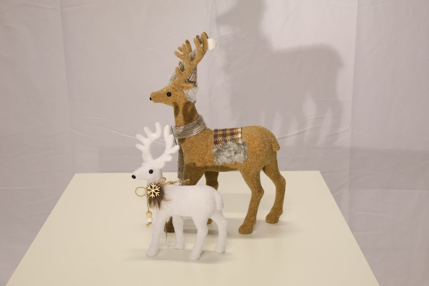 AG-25 | Christmas Ornament – Reindeer Design, White, 8.7" × 5.9" × 1.6" (22×15×4 cm)