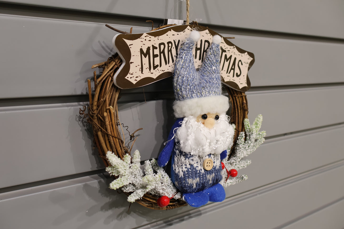 AG-14 | Christmas Ornament – Wreath with Santa Figure (Red, Blue, Brown), 7.9" × 8.3" (20×21 cm)