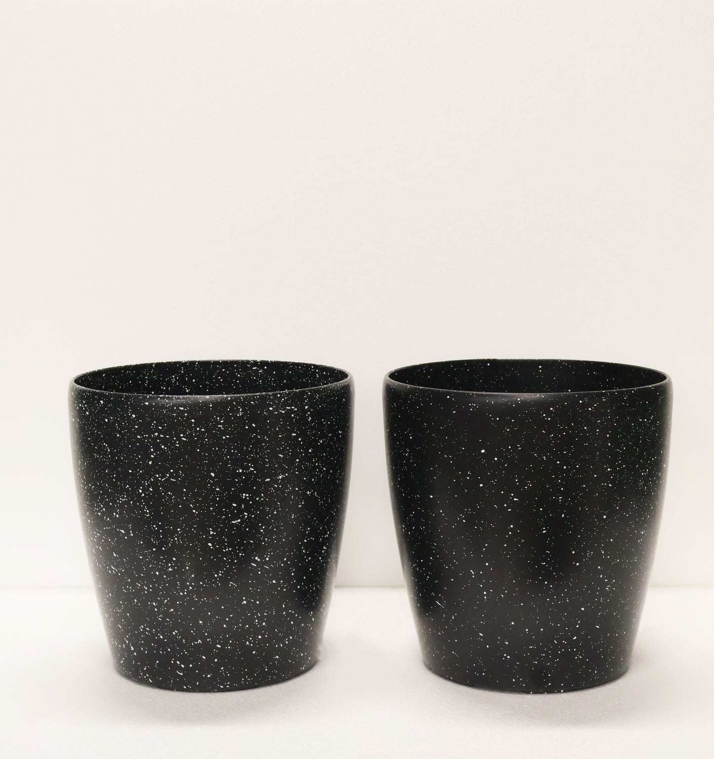 SPECKLED GLOSS ROUND PLANTER — 9.4" × 10" (24 × 25.4 cm)