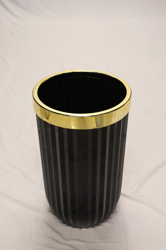 FLUTED ROUND PLANTER (ON WHEELS) — 13.8" × 22.8" (35 × 58 cm)