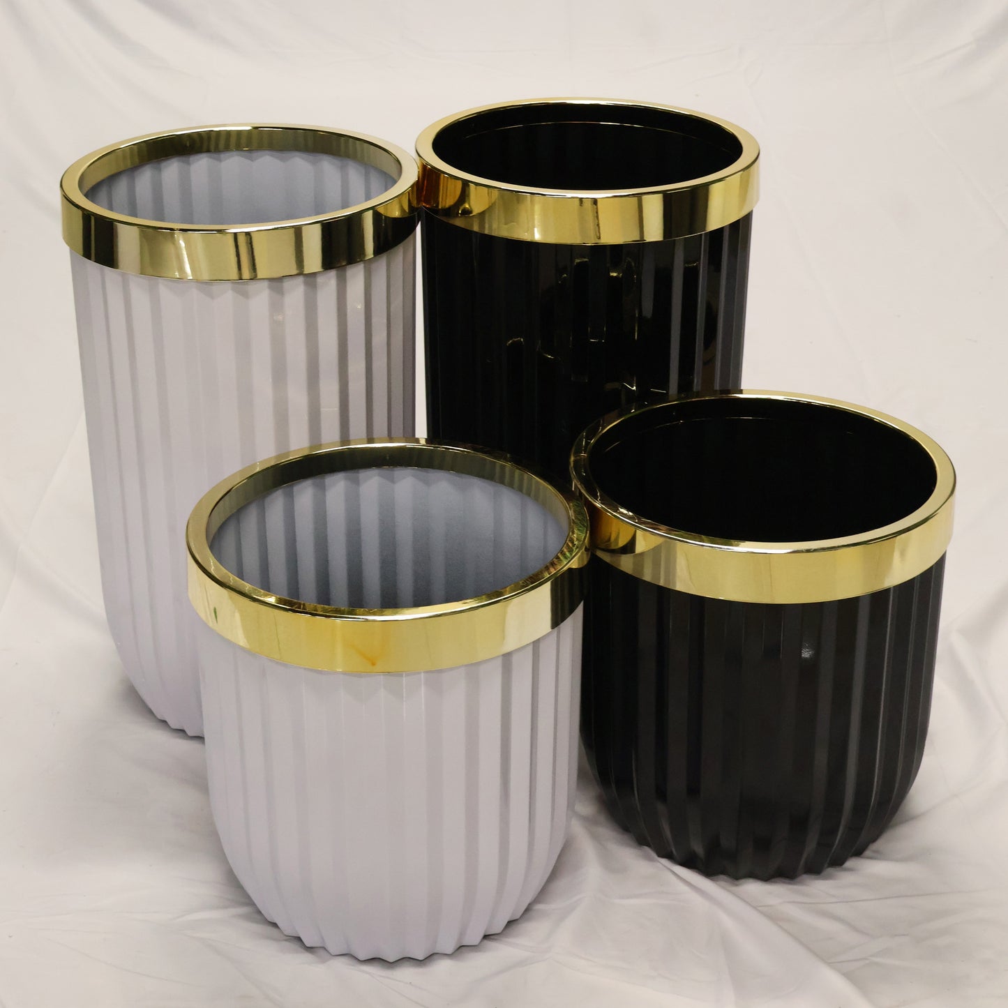 FLUTED ROUND PLANTER (ON WHEELS) — 13.8" × 22.8" (35 × 58 cm)