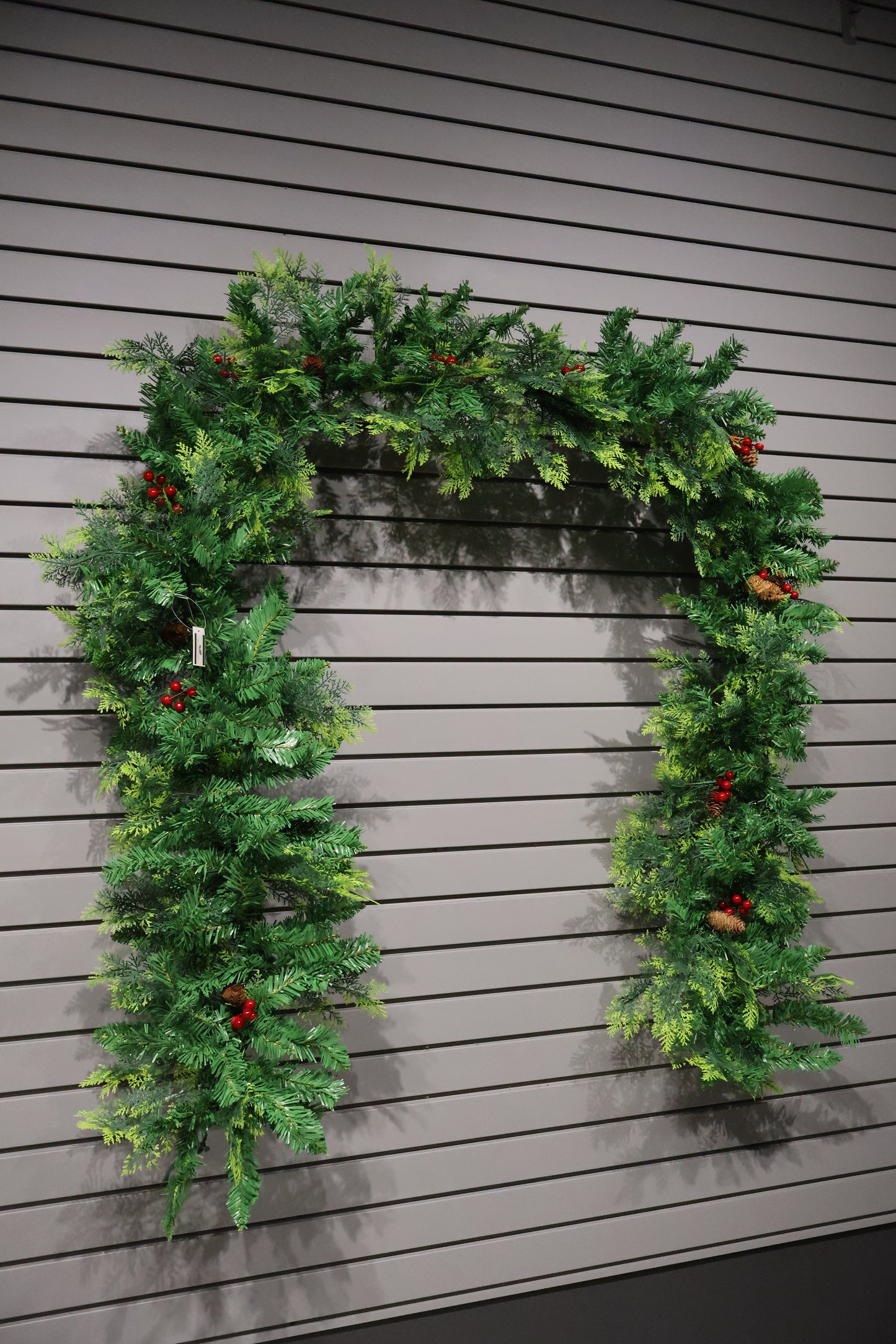 AG-79 | Artificial Pine Garland – 106" (270 cm), 264 Tips, Natural Finish