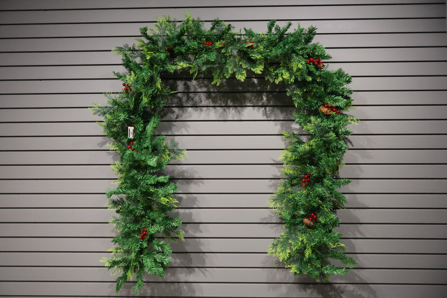 AG-79 | Artificial Pine Garland – 106" (270 cm), 264 Tips, Natural Finish