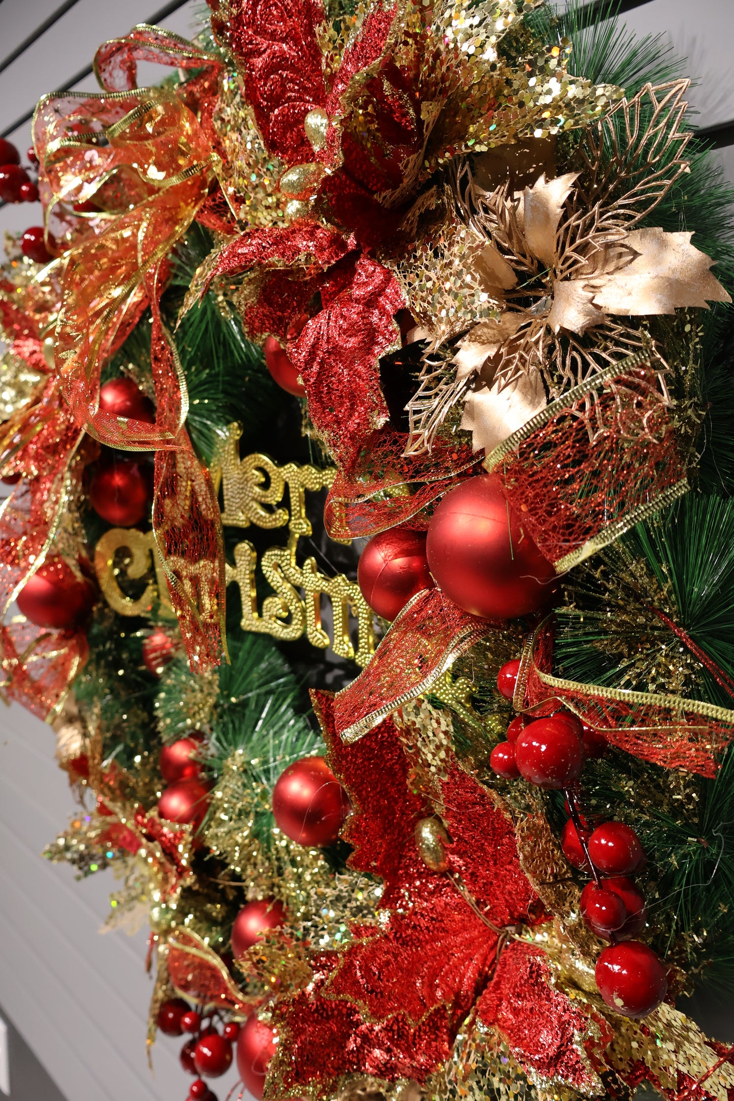 AG-64 | Deluxe Christmas Wreath with Poinsettias and Ornaments – 27.5" (70 cm) Diameter