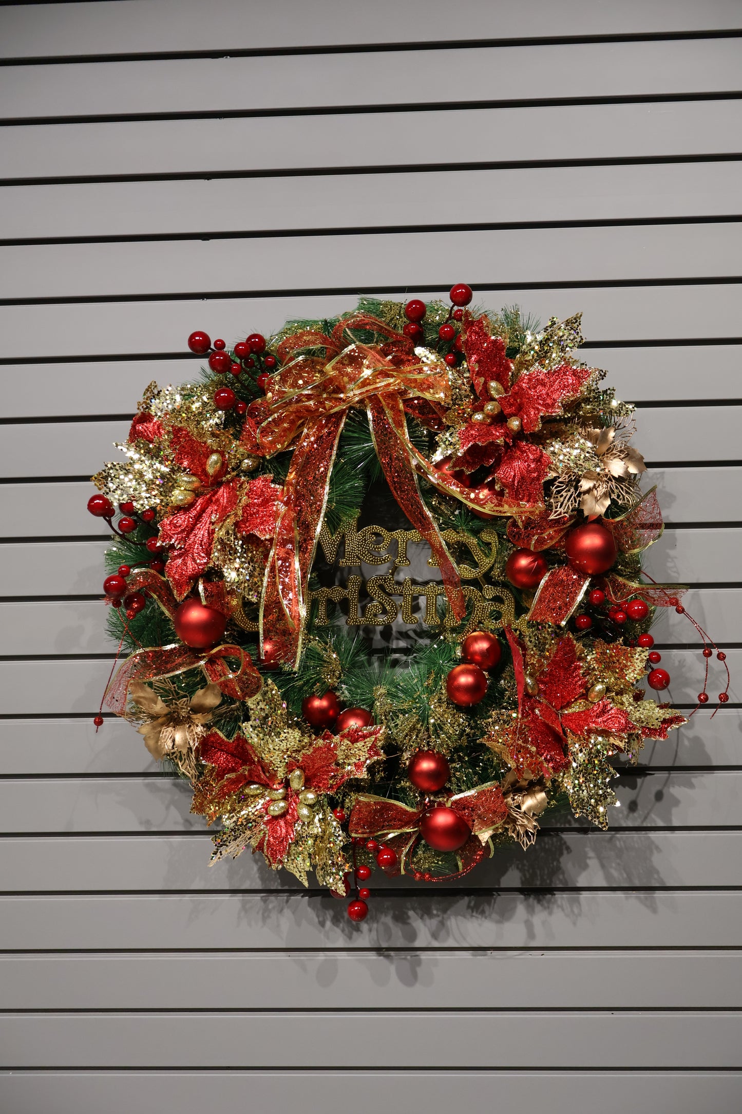 AG-64 | Deluxe Christmas Wreath with Poinsettias and Ornaments – 27.5" (70 cm) Diameter