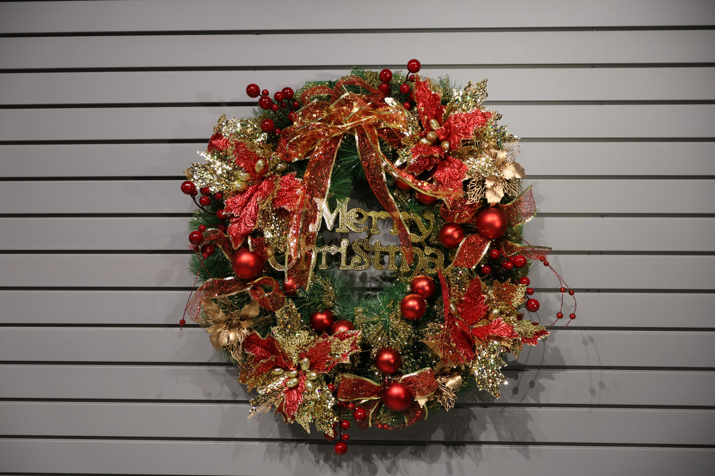 AG-64 | Deluxe Christmas Wreath with Poinsettias and Ornaments – 27.5" (70 cm) Diameter