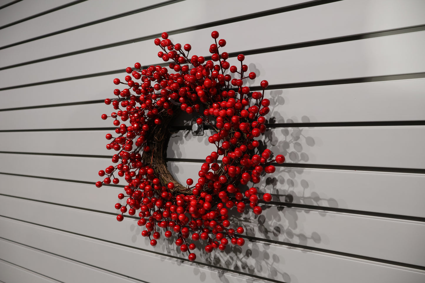 AG-61 | Artificial Red Berry Wreath on Natural Twig Base – 19.7" (50 cm) Diameter