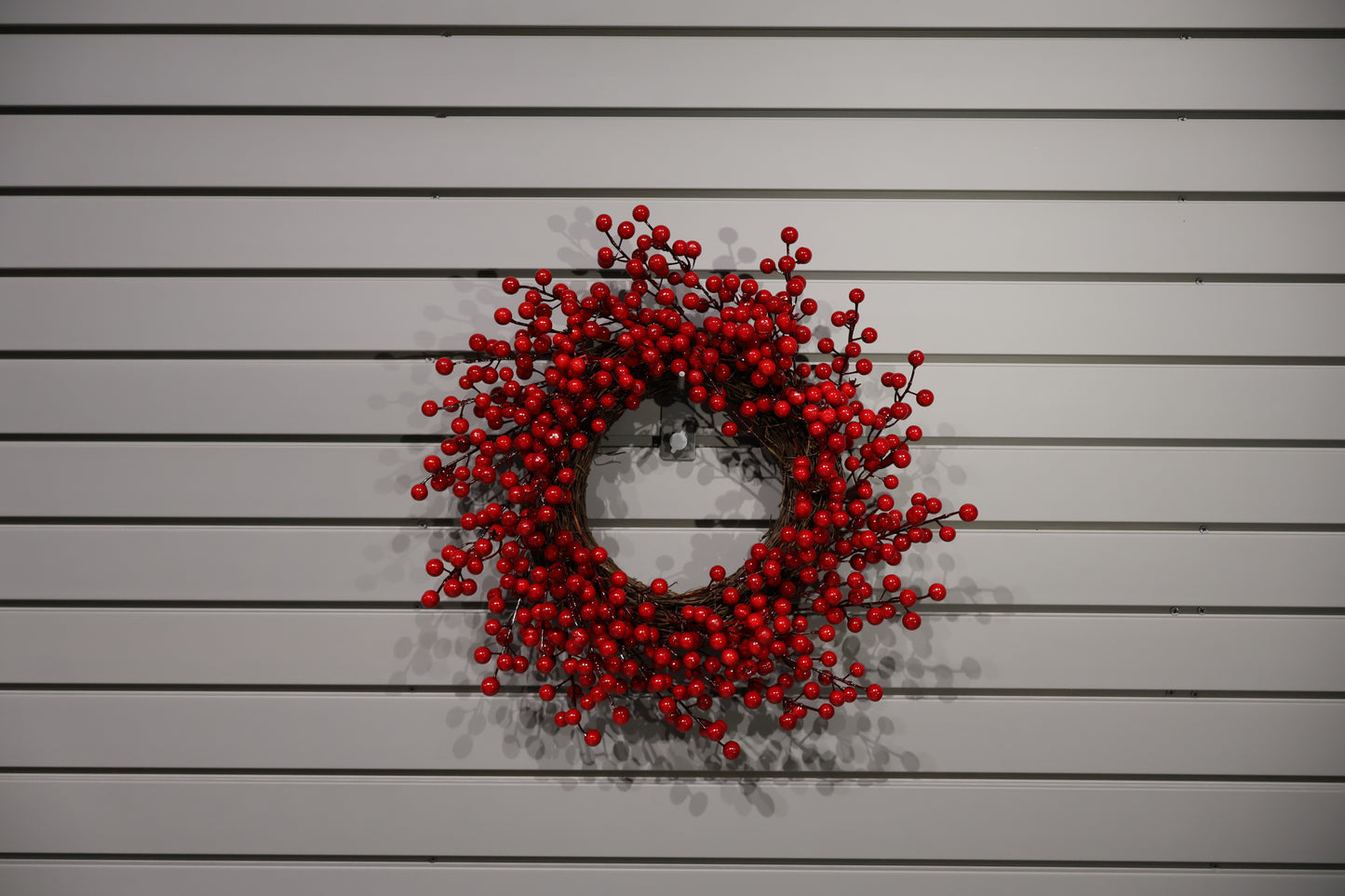 AG-61 | Artificial Red Berry Wreath on Natural Twig Base – 19.7" (50 cm) Diameter