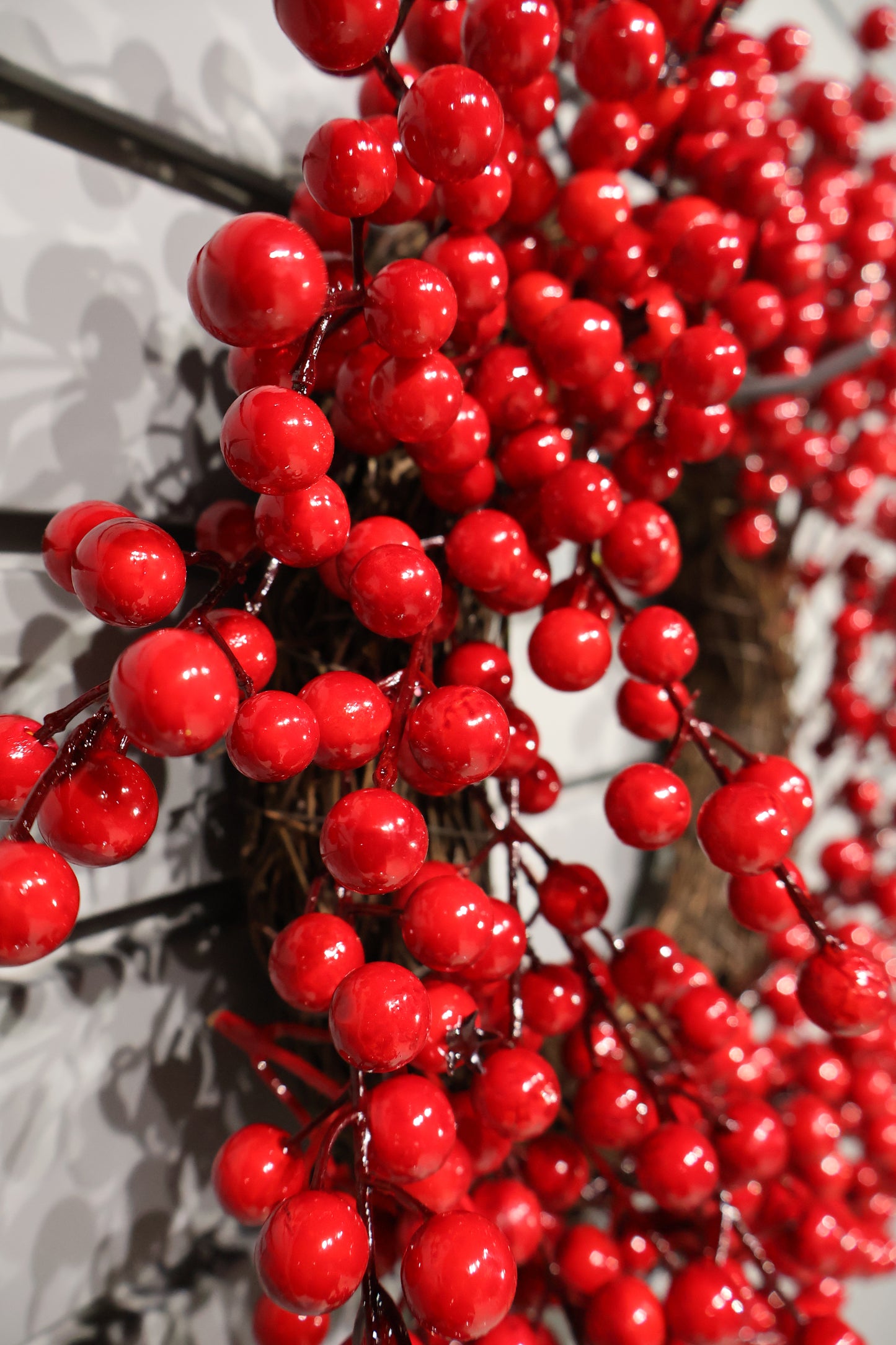 AG-61 | Artificial Red Berry Wreath on Natural Twig Base – 19.7" (50 cm) Diameter