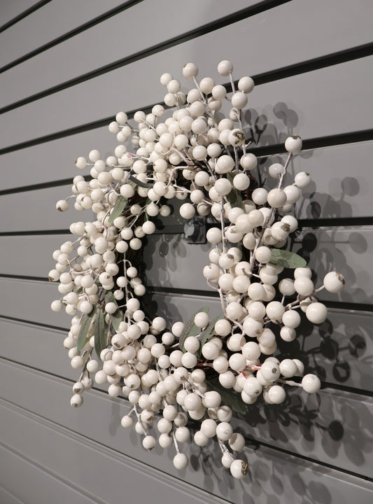 AG-62 | Artificial White Berry Wreath with Green Leaves – 15.7" (40 cm) Diameter