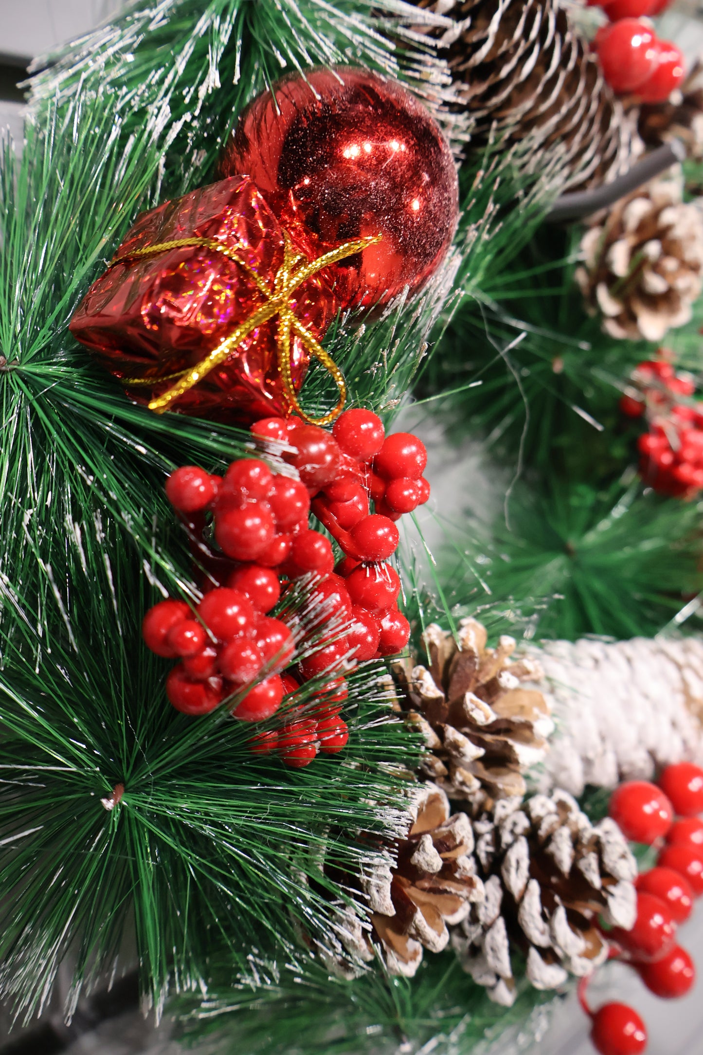 AG-46 | Artificial Christmas Wreath with Pinecones, Red Berries & Ornaments – 12" (30 cm)