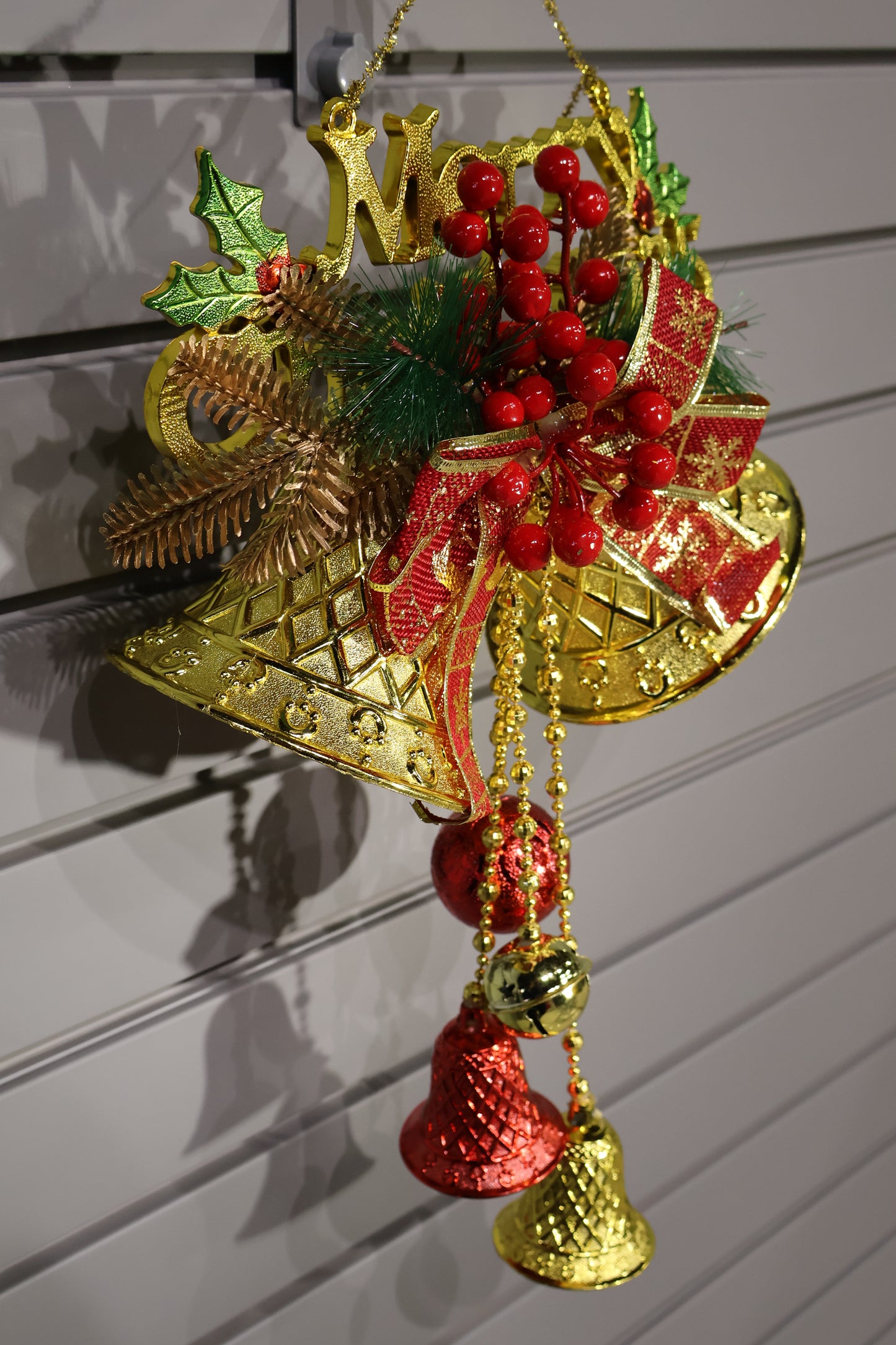 AG-65 | Christmas Hanging Bell Decoration – 15" × 10" × 5" (38×25×13 cm), Gold & Red