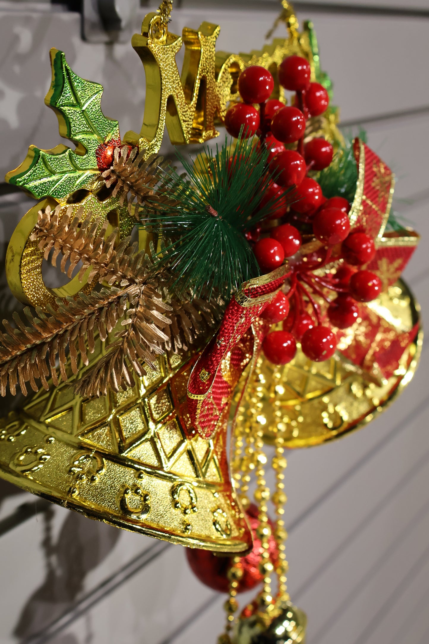 AG-65 | Christmas Hanging Bell Decoration – 15" × 10" × 5" (38×25×13 cm), Gold & Red
