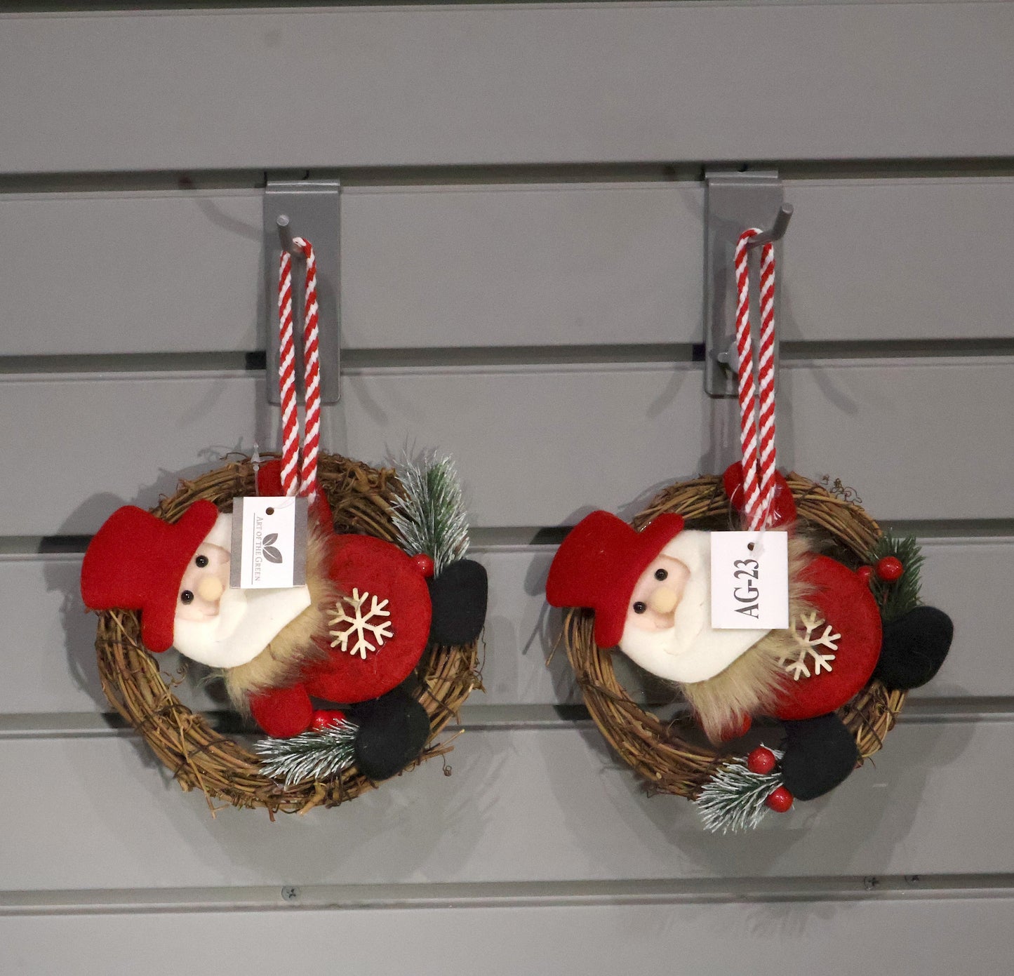 AG-23 | Christmas Wreath with Santa Ornament – 5.9" × 6.3" × 1.0" (15×16×2.5 cm), 1 Piece per OPP Bag