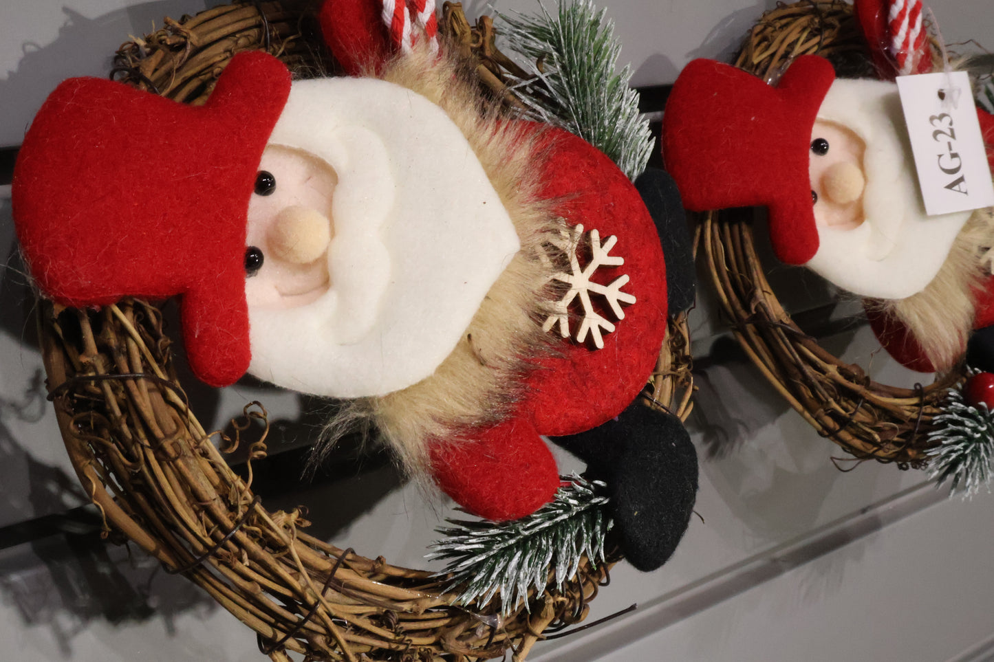 AG-23 | Christmas Wreath with Santa Ornament – 5.9" × 6.3" × 1.0" (15×16×2.5 cm), 1 Piece per OPP Bag