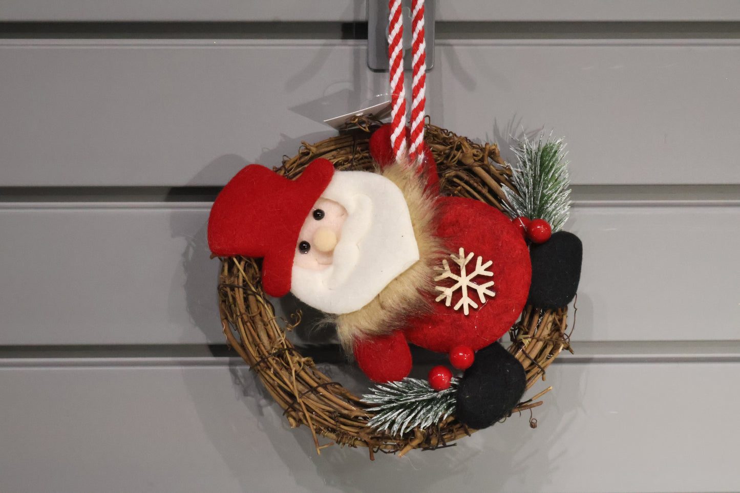 AG-23 | Christmas Wreath with Santa Ornament – 5.9" × 6.3" × 1.0" (15×16×2.5 cm), 1 Piece per OPP Bag