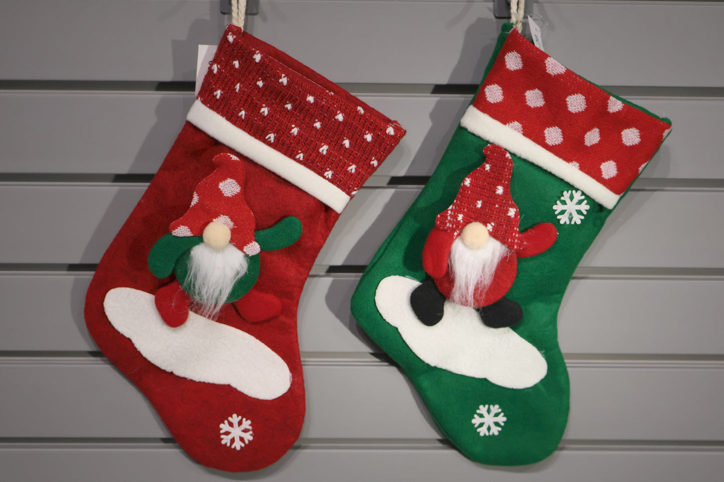 AG-20 | Christmas Stockings – 13.6" × 9.1" × 0.8" (34.5×23×2 cm), 2 Mixed Designs (Red & Green), 1 Piece with Hangtag / 12 Pieces per OPP Bag