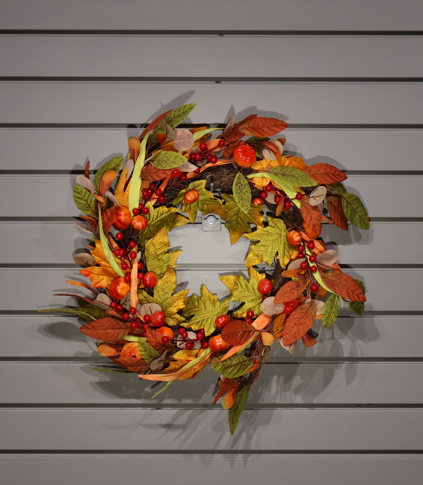 AG-54 | Artificial Autumn Wreath with Maple Leaves, Berries & Mini Pumpkins – 19.7" (50 cm) Diameter