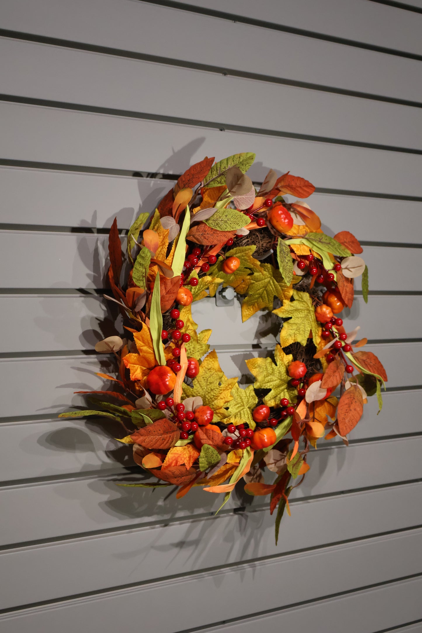 AG-54 | Artificial Autumn Wreath with Maple Leaves, Berries & Mini Pumpkins – 19.7" (50 cm) Diameter