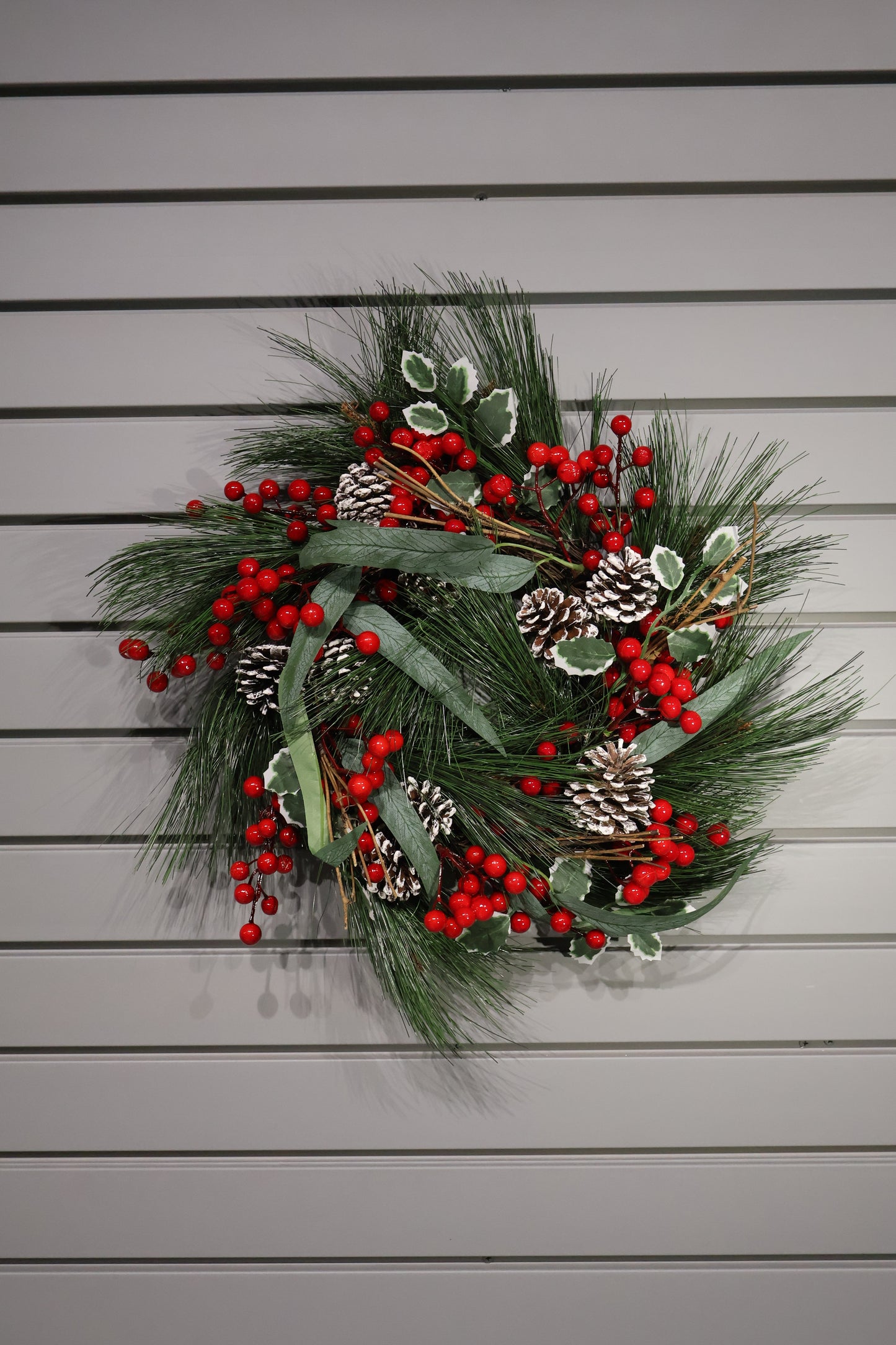 AG-49 | Artificial Pinecone and Red Berry Wreath – 16" (40 cm)