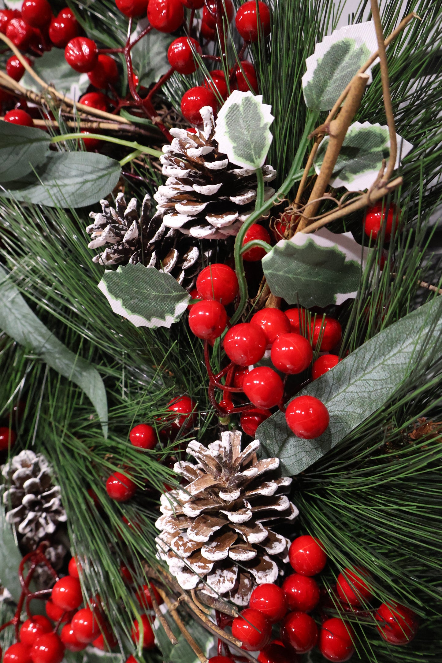 AG-49 | Artificial Pinecone and Red Berry Wreath – 16" (40 cm)