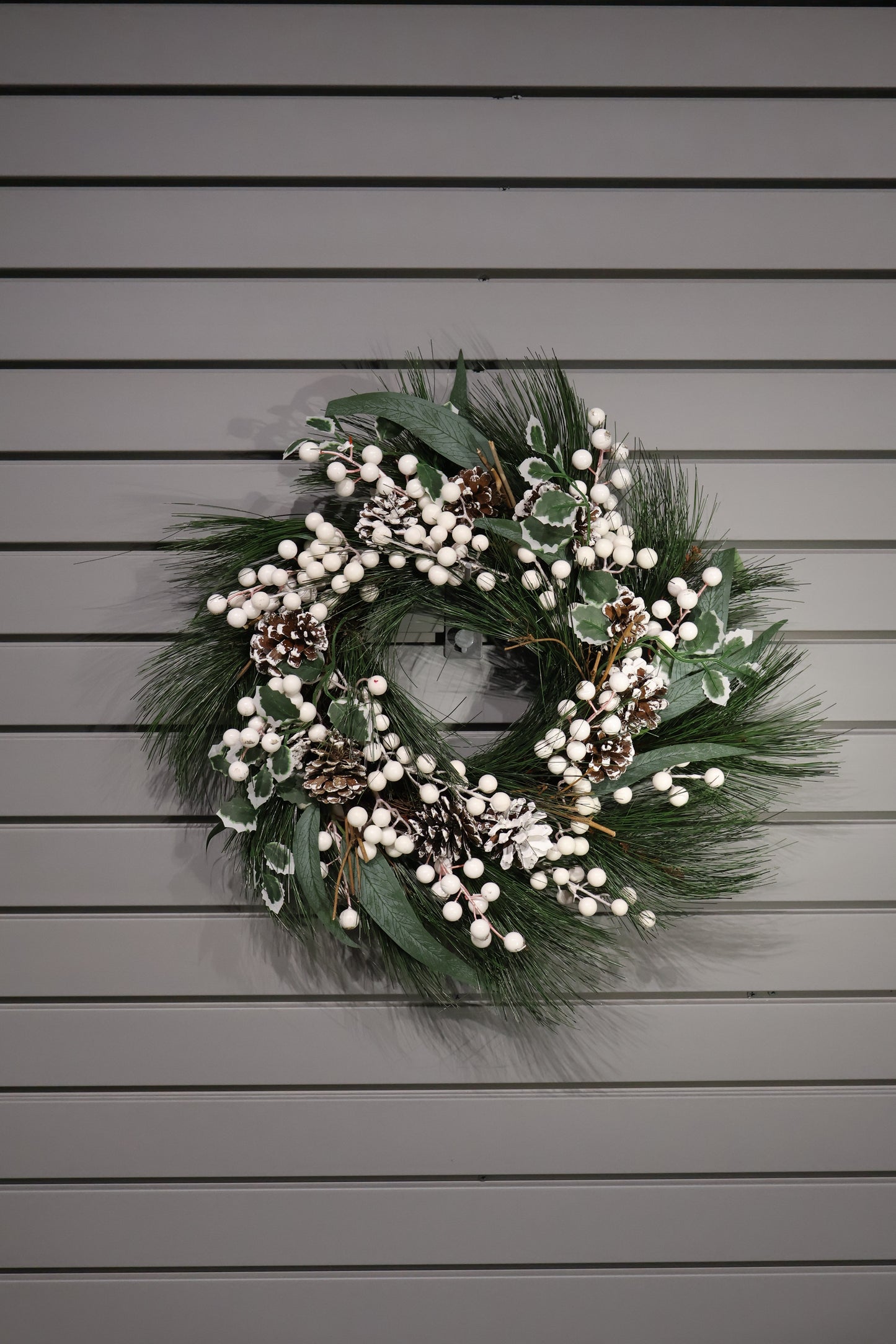 AG-39 | Artificial Christmas Wreath with White Berries, Pinecones & Green Foliage – 20" (50 cm)