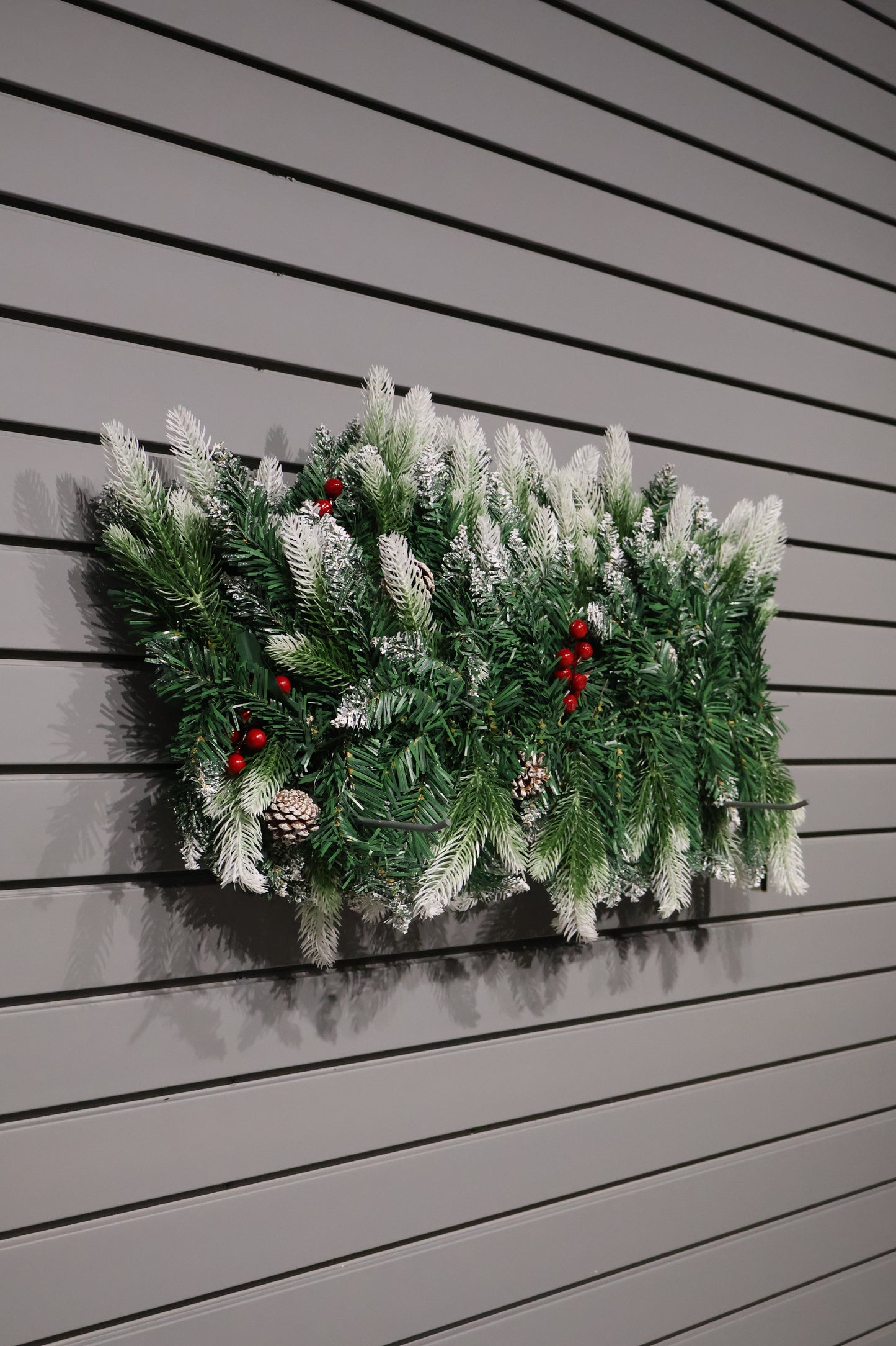 AG-78 | Artificial Pine Garland – 106" (270 cm), 260 Tips, Frosted Finish