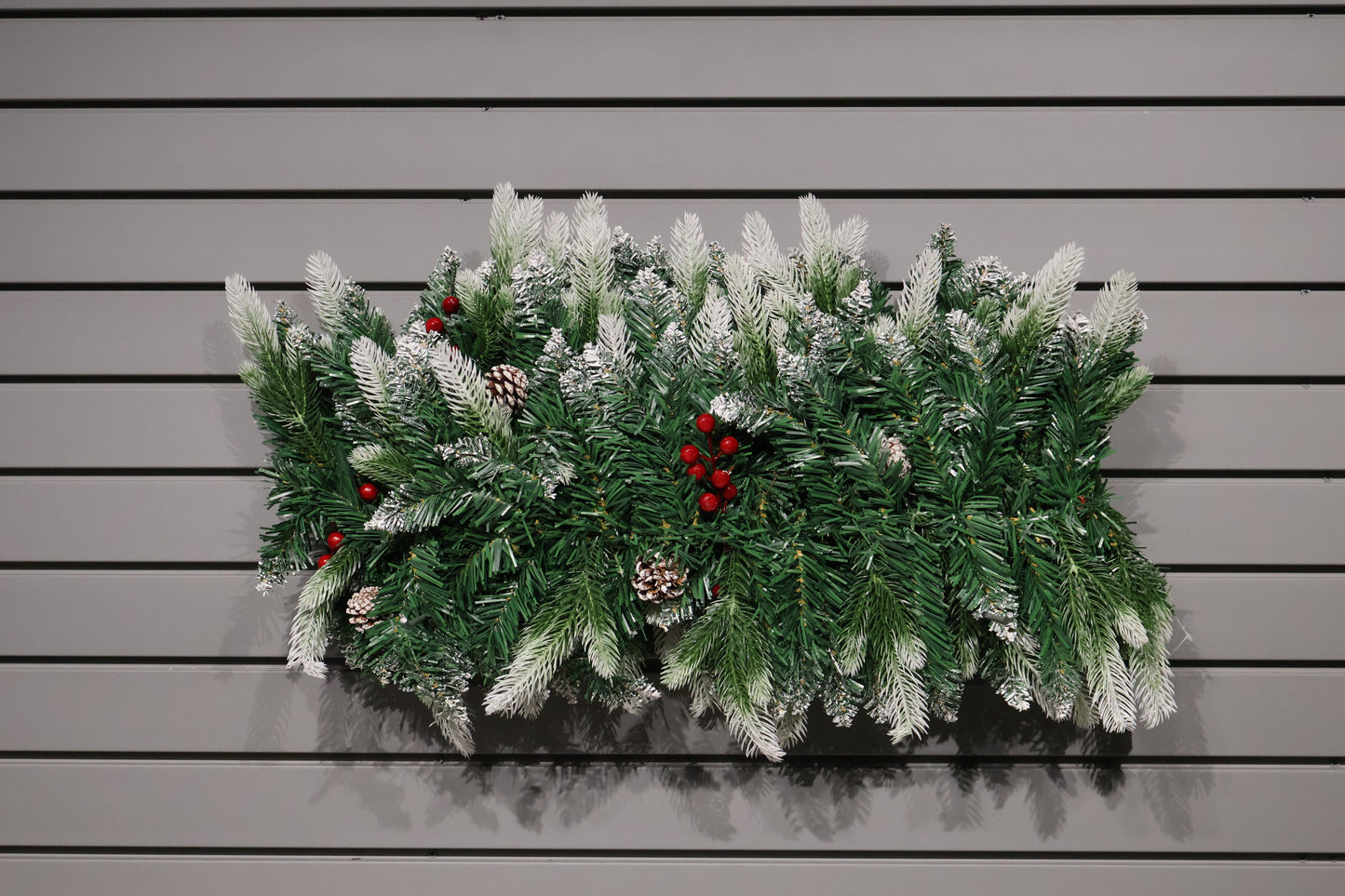 AG-78 | Artificial Pine Garland – 106" (270 cm), 260 Tips, Frosted Finish