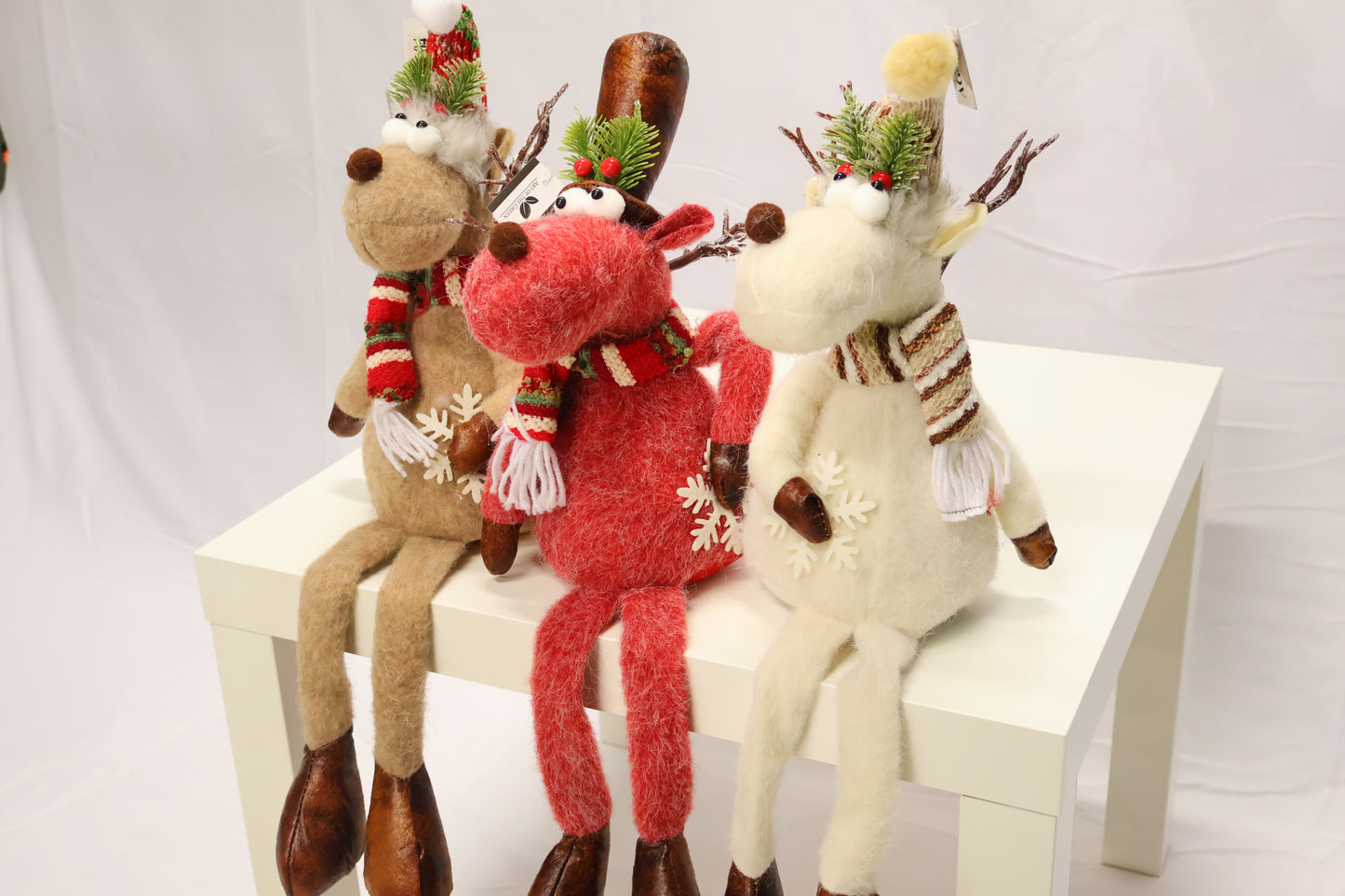 AG-04 | Christmas Ornament – Reindeer Design with Dangling Legs (Bronze, White, Red), 27.6" × 7.9" × 5.1" (70×20×13 cm)