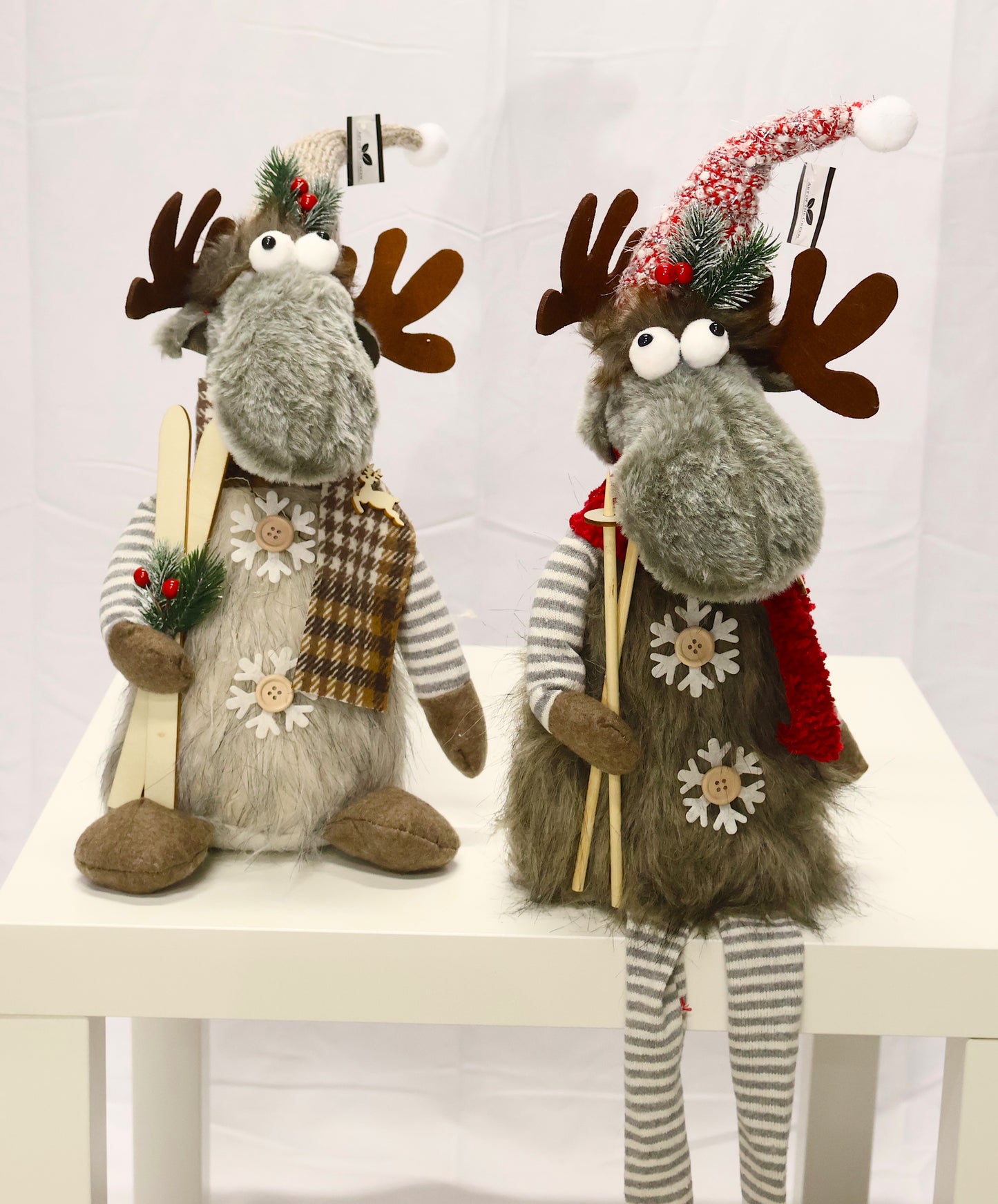 AG-06 | Christmas Ornament – Reindeer Design with Dangling Legs, 35.4"/21.7" × 8.7" × 5.1" (90/55×22×13 cm)