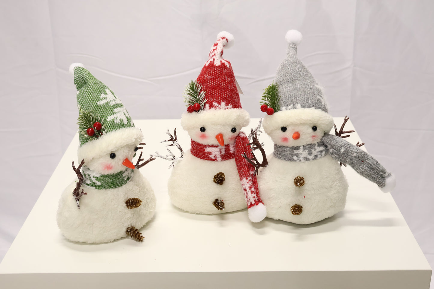 AG-12 | Christmas Ornament – Snowman Design (Green, Silver, Red), 11.0" × 5.1" × 3.5" (28×13×9 cm)