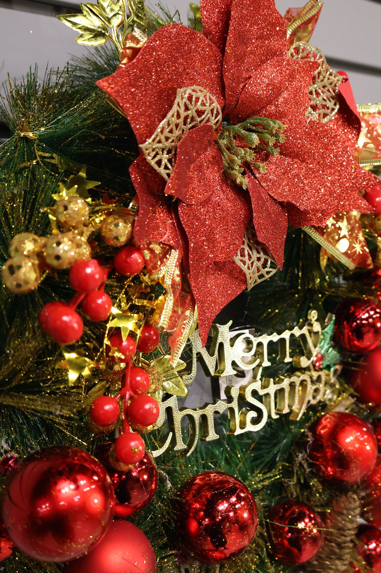 AG-31 | Artificial Christmas Wreath with Red Poinsettia & Baubles – 16" (40 cm)