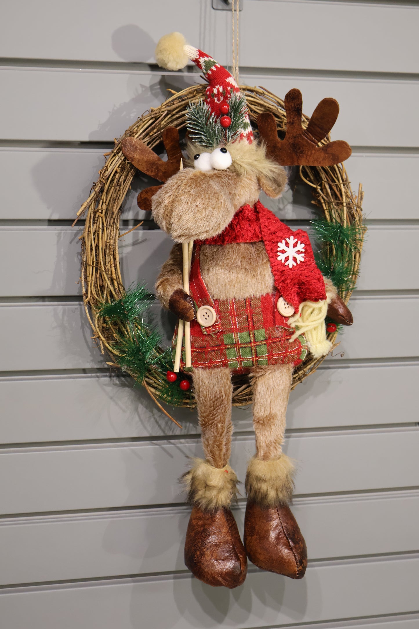 AG-07 | Christmas Ornament – Reindeer Wreath Design, 16.5" × 11.8" × 5.9" (42×30×15 cm)