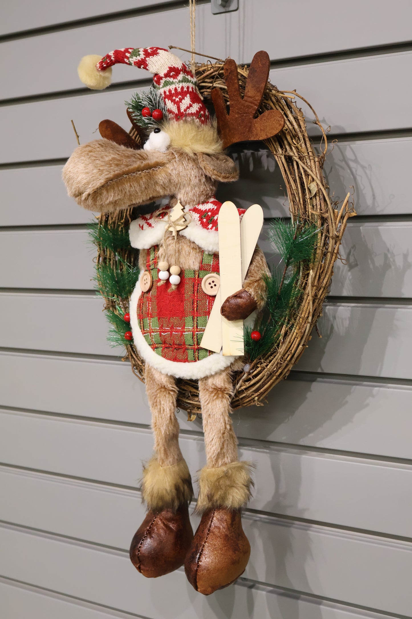 AG-08 | Christmas Ornament – Reindeer Wreath Design, 16.5" × 11.8" × 5.9" (42×30×15 cm)