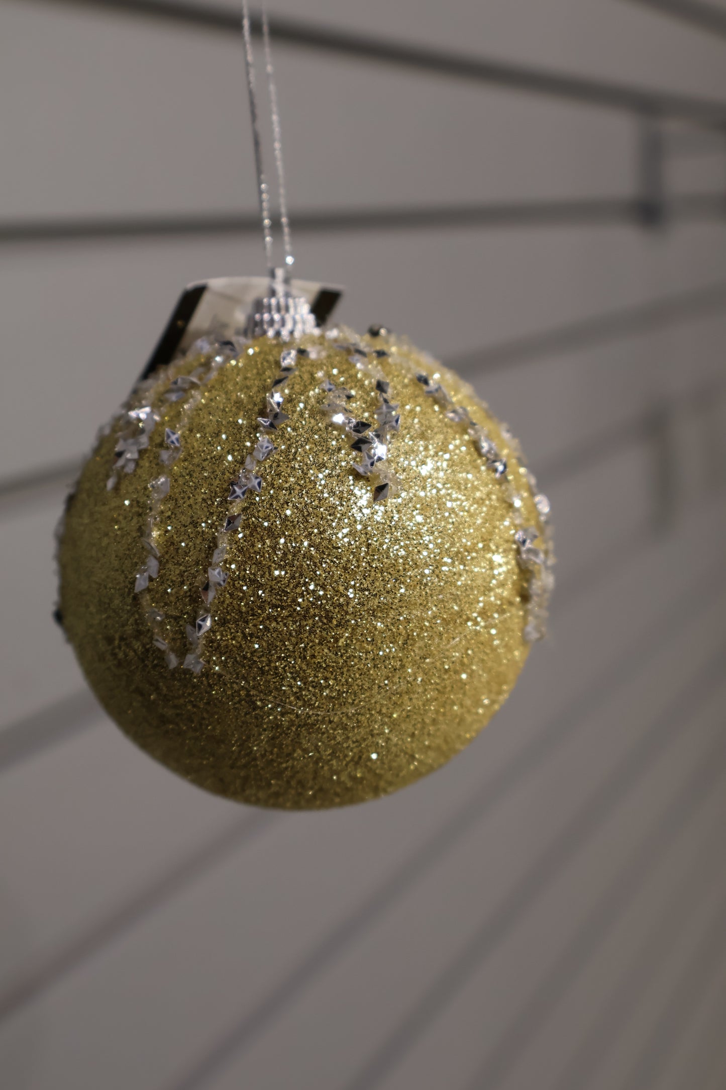 AG-34 | Artificial Christmas Glitter Bauble Ornament – 4" (10 cm) | Red or Gold