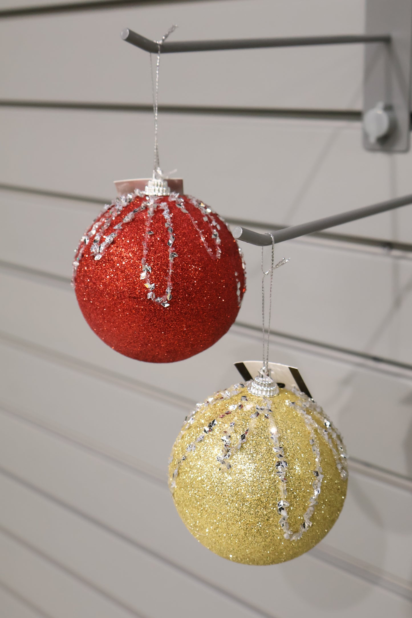 AG-34 | Artificial Christmas Glitter Bauble Ornament – 4" (10 cm) | Red or Gold