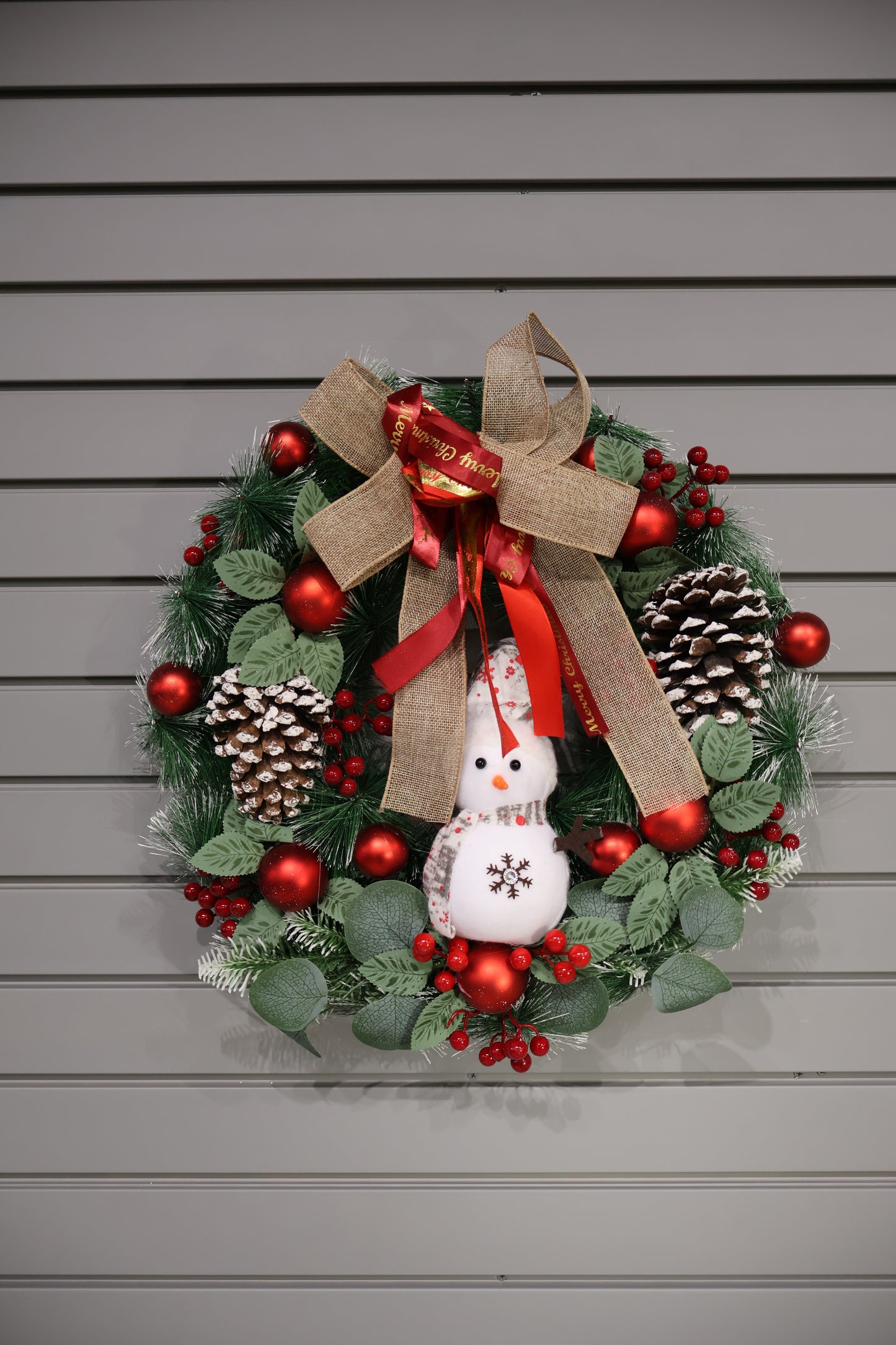 AG-43 | Artificial Christmas Wreath with Snowman, Pinecones & Red Ribbon – 22" (55 cm)