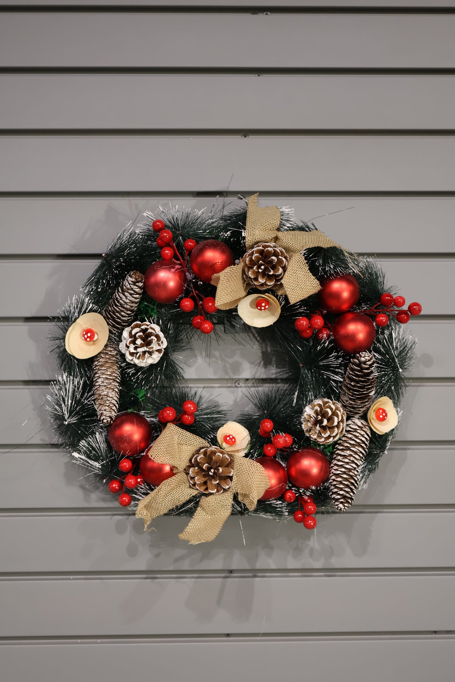 AG-48 | Artificial Christmas Wreath with Pinecones, Red Berries & Burlap Bow – 16" (40 cm)