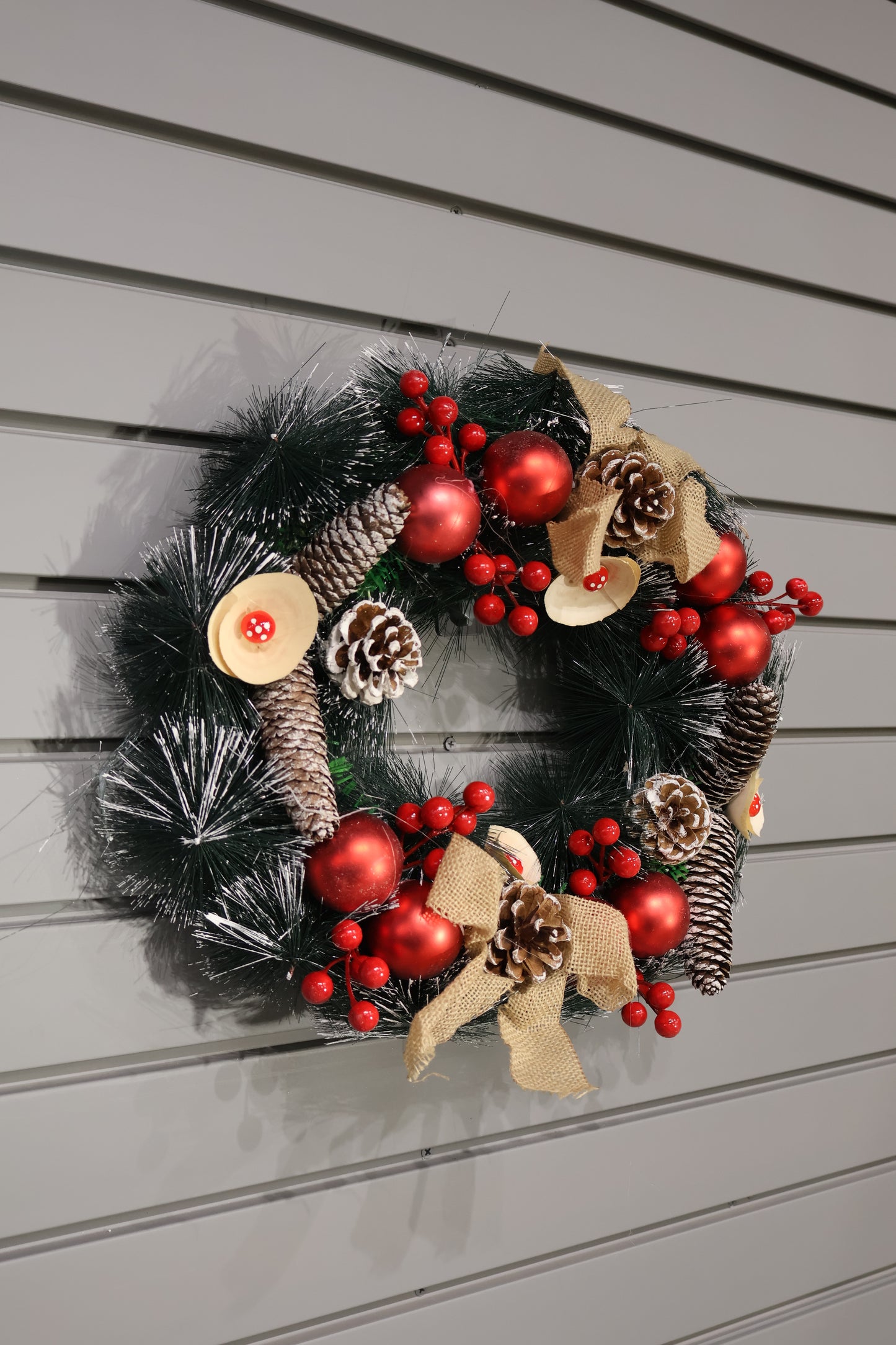 AG-48 | Artificial Christmas Wreath with Pinecones, Red Berries & Burlap Bow – 16" (40 cm)