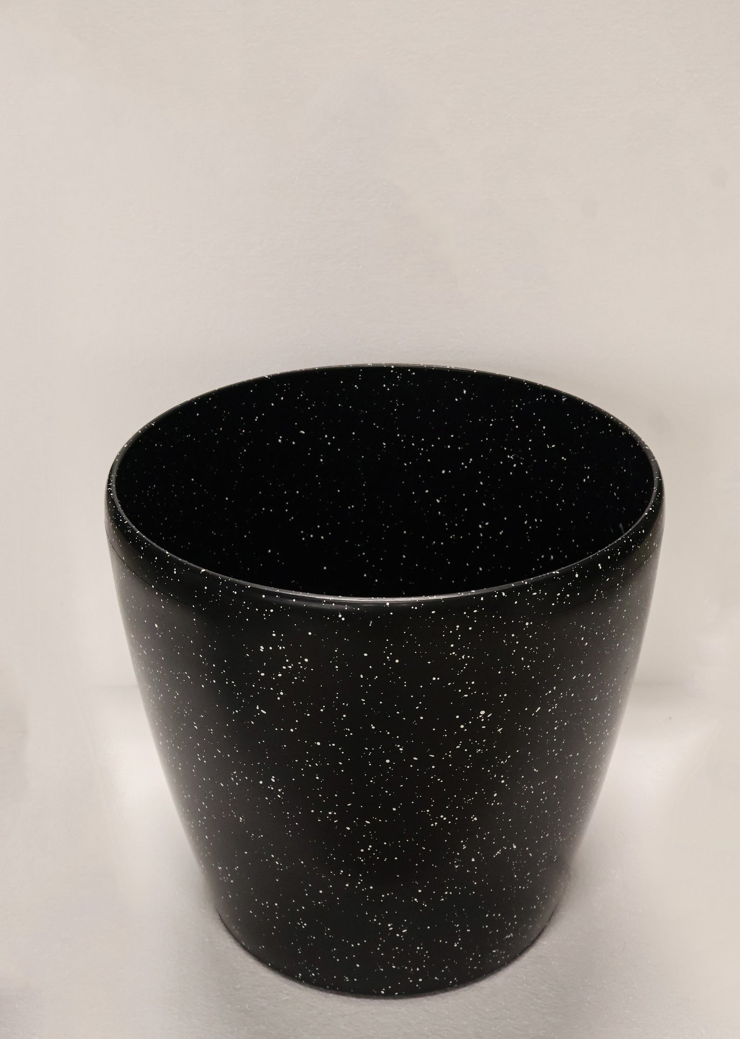 SPECKLED GLOSS ROUND PLANTER (ON WHEELS) — 13.2" × 13.0" (33.5 × 33 cm)