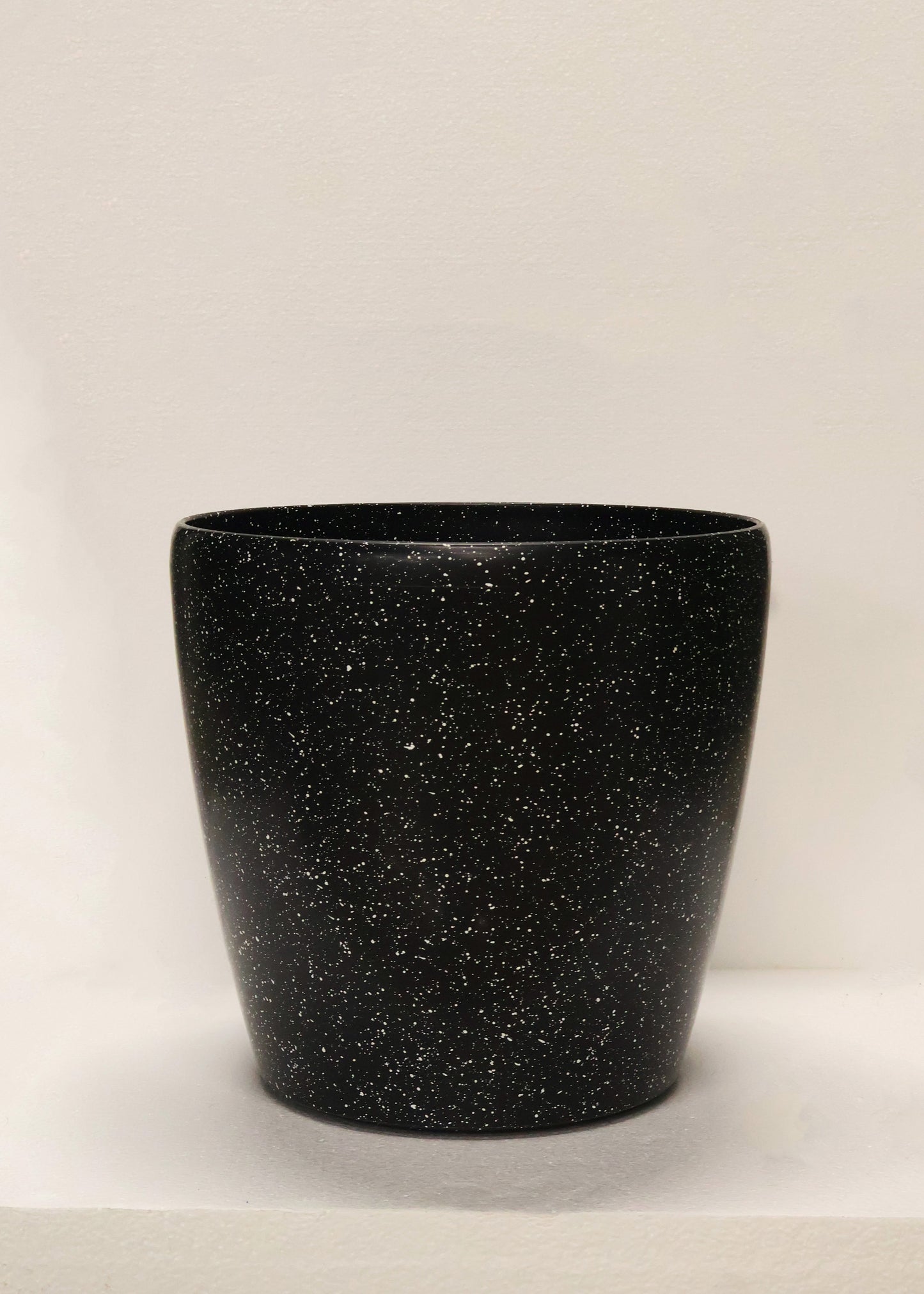 SPECKLED GLOSS ROUND PLANTER (ON WHEELS) — 13.2" × 13.0" (33.5 × 33 cm)
