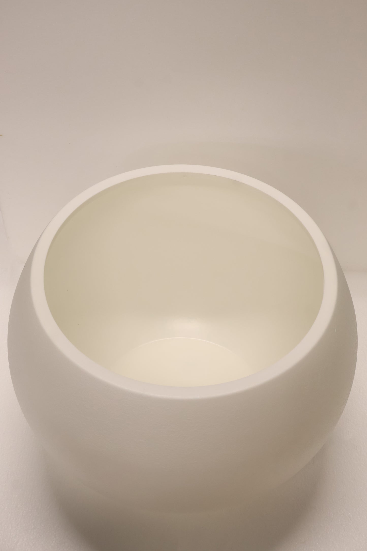 TEXTURED BOWL PLANTER — 17.7" × 11.8" (45 × 30 cm)