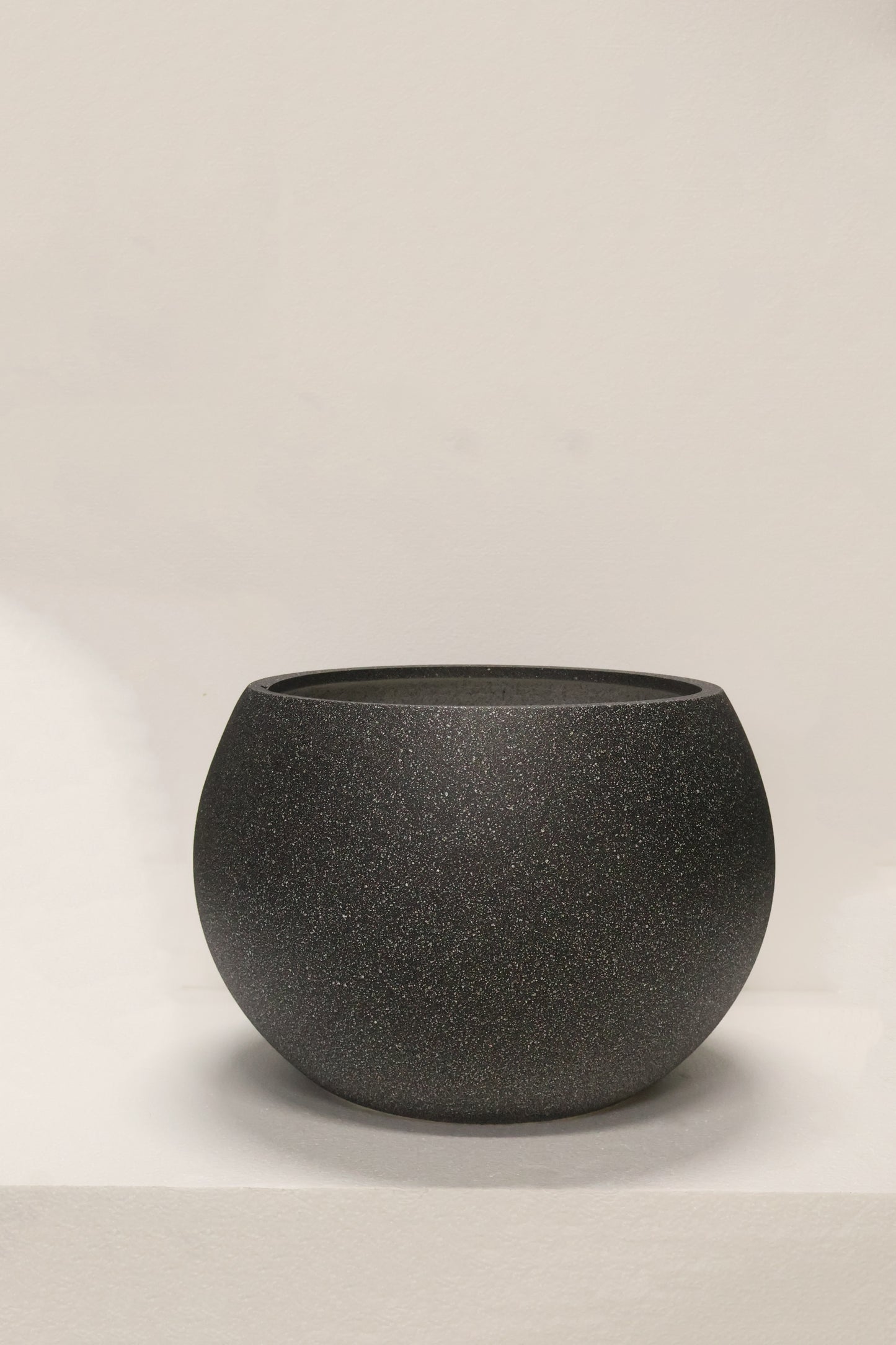SAND TEXTURE ROUND BOWL PLANTER — 17.7" × 11.8" (45 × 30 cm)