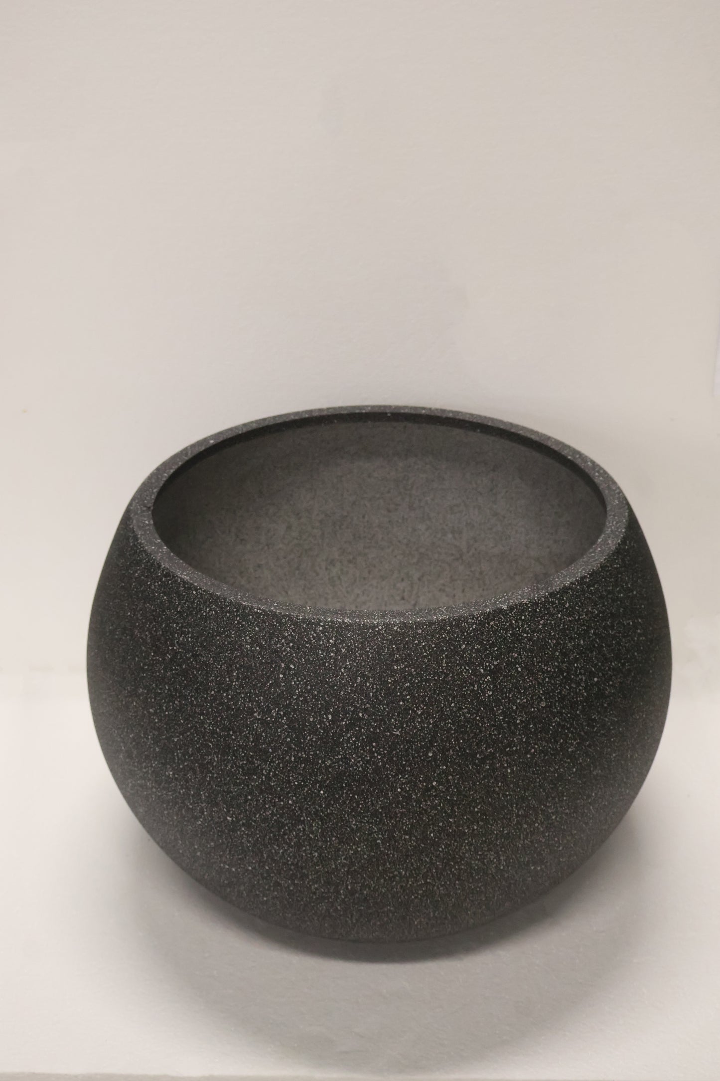 SAND TEXTURE ROUND BOWL PLANTER — 17.7" × 11.8" (45 × 30 cm)