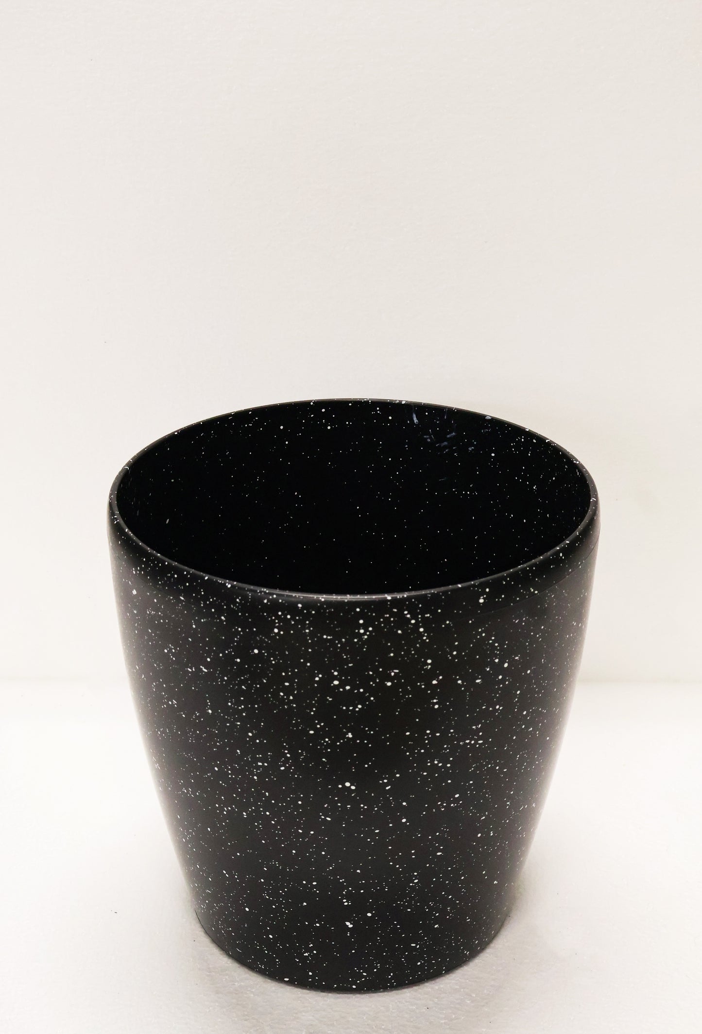 SPECKLED GLOSS ROUND PLANTER — 9.4" × 10" (24 × 25.4 cm)